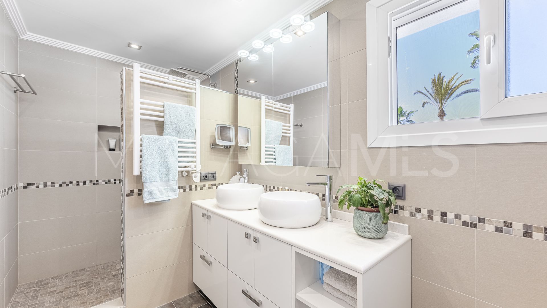 Estepona, villa with 6 bedrooms a la venta