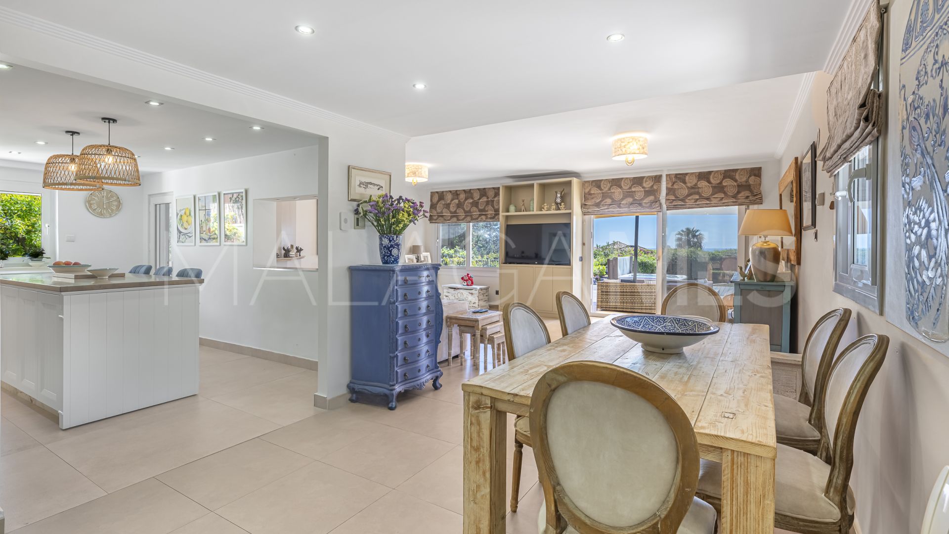 Estepona, villa with 6 bedrooms a la venta