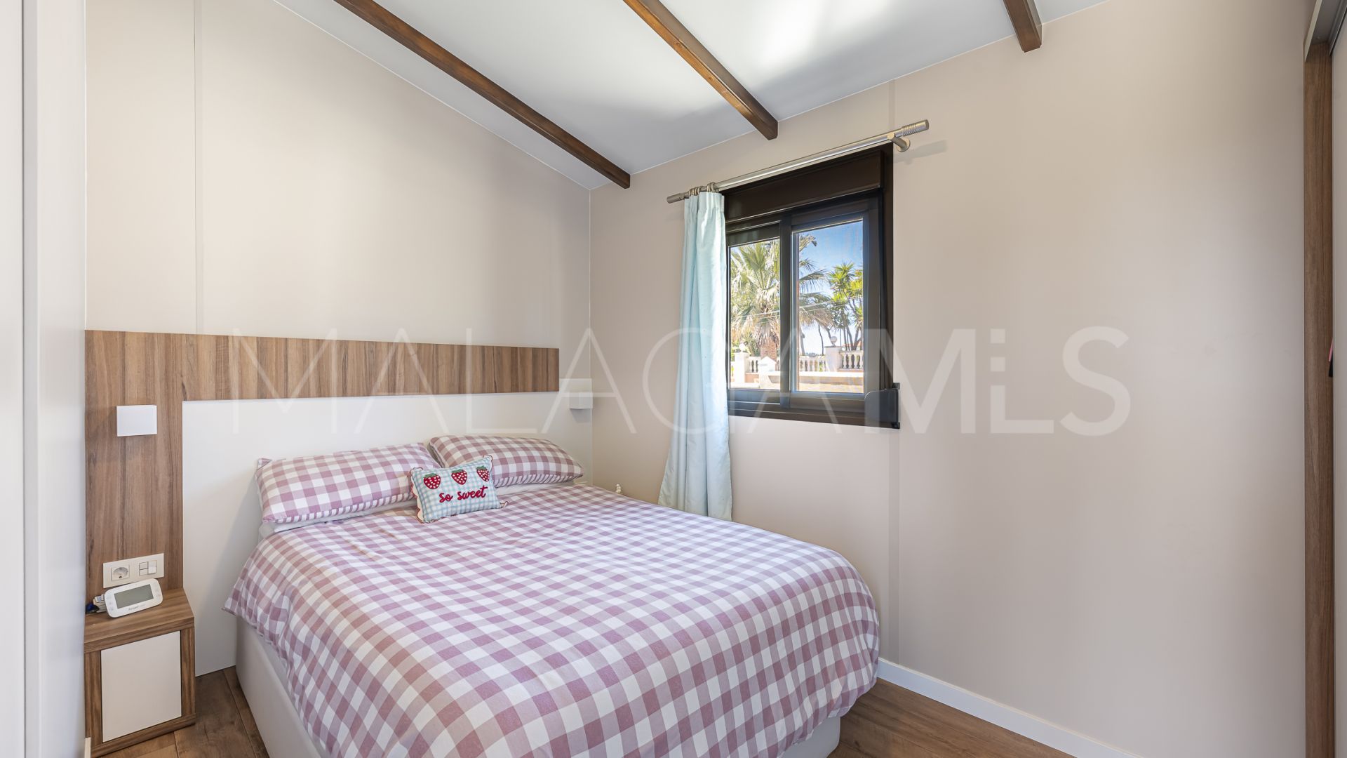 Estepona, villa with 6 bedrooms a la venta