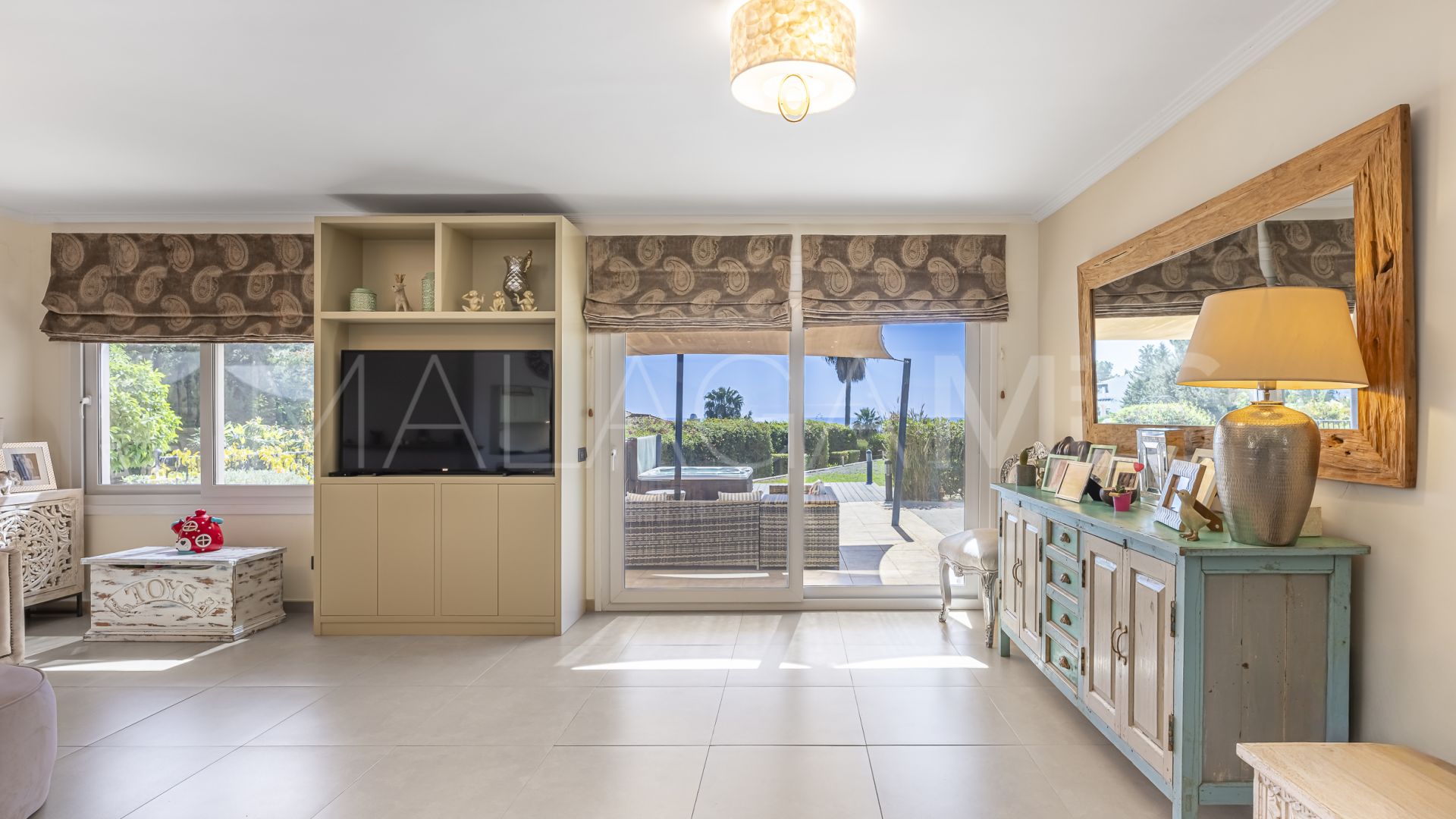 Estepona, villa with 6 bedrooms a la venta