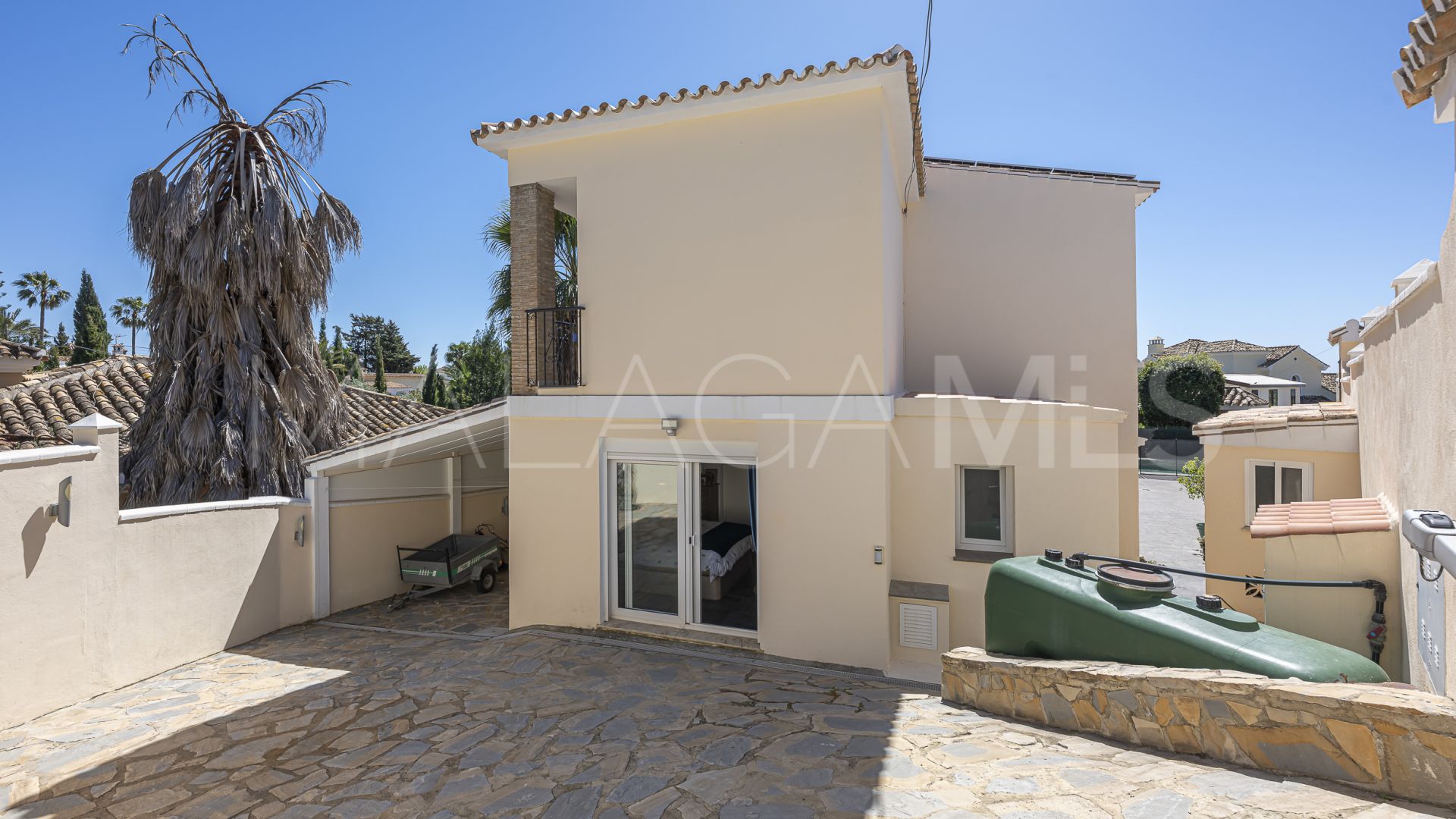 Estepona, villa with 6 bedrooms a la venta