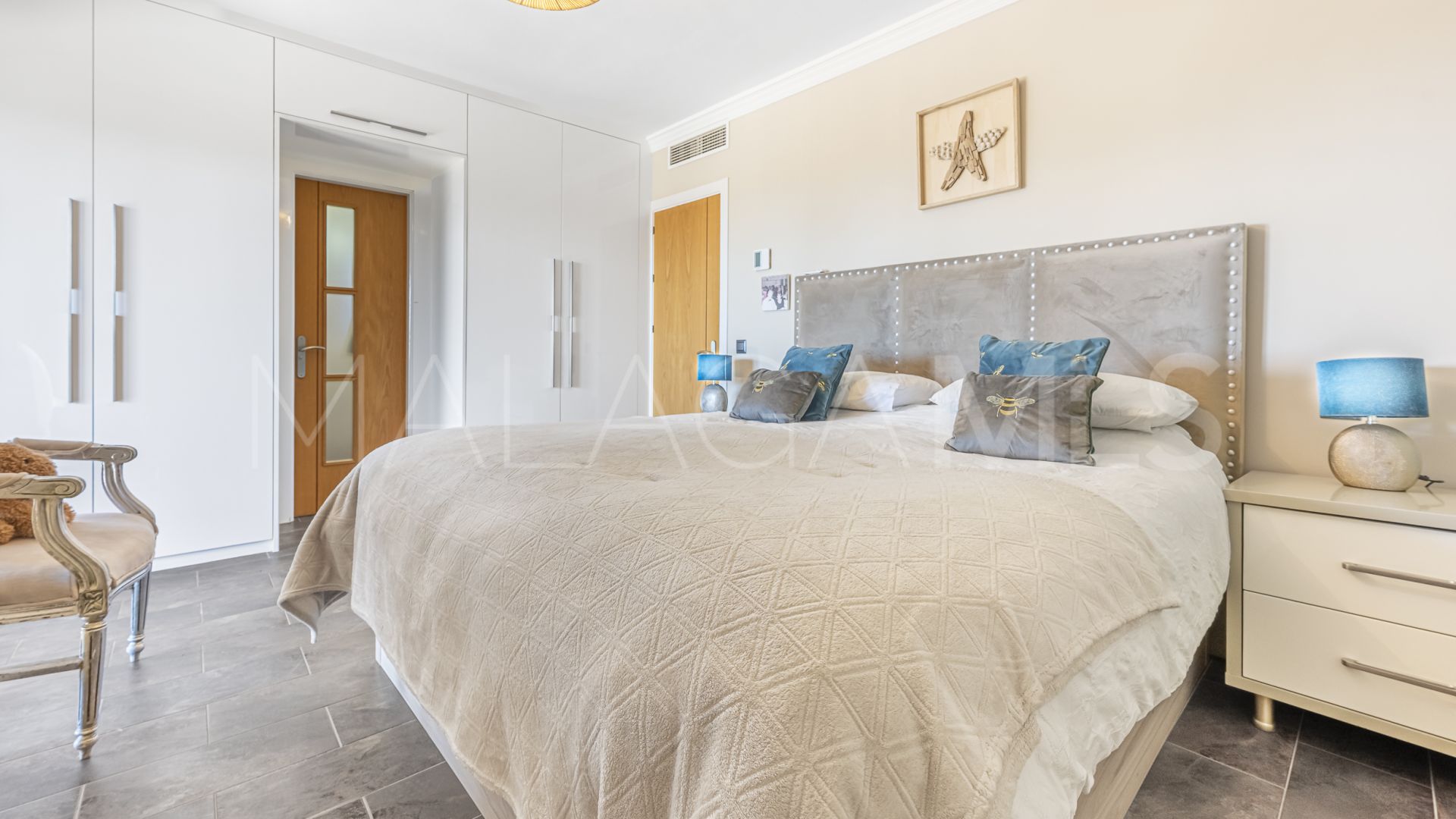 Estepona, villa with 6 bedrooms a la venta