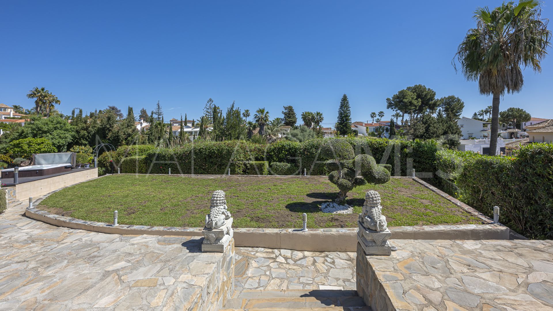 Estepona, villa with 6 bedrooms a la venta