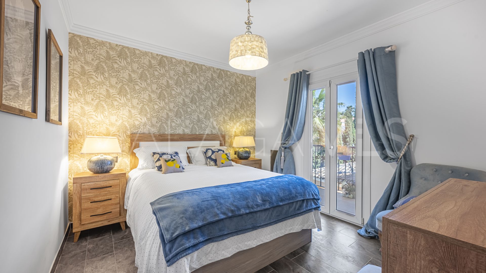 Estepona, villa with 6 bedrooms a la venta