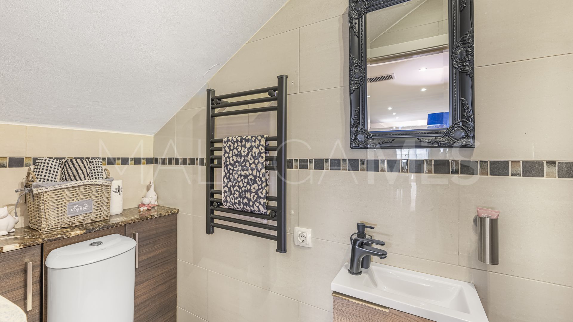 Estepona, villa with 6 bedrooms a la venta