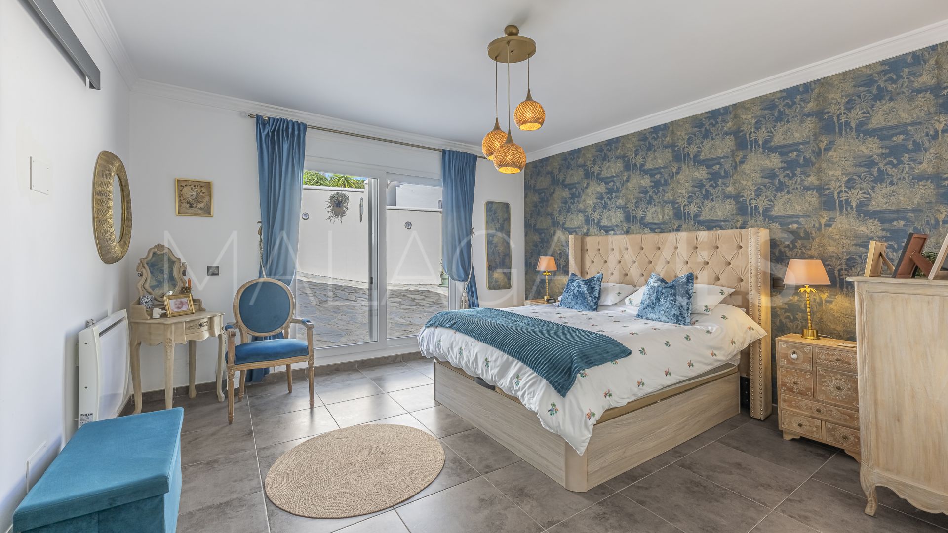 Estepona, villa with 6 bedrooms a la venta