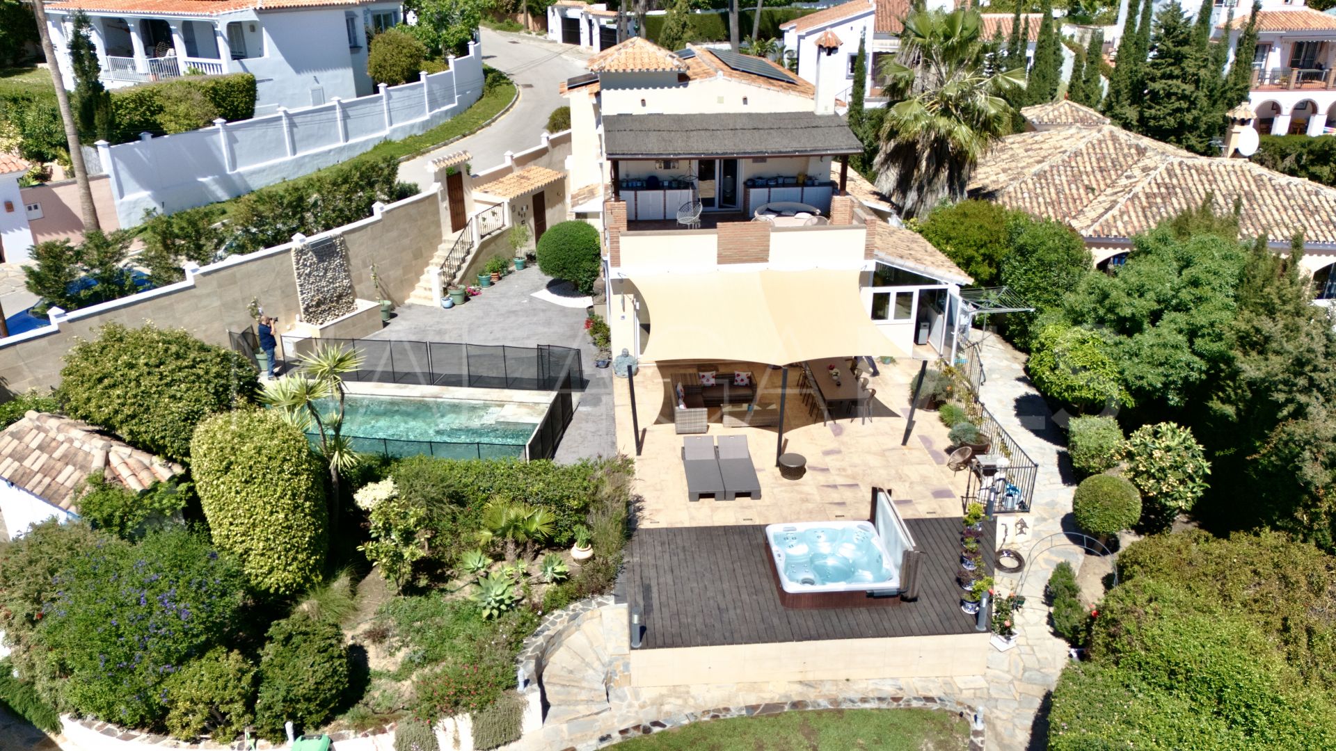 Estepona, villa with 6 bedrooms a la venta