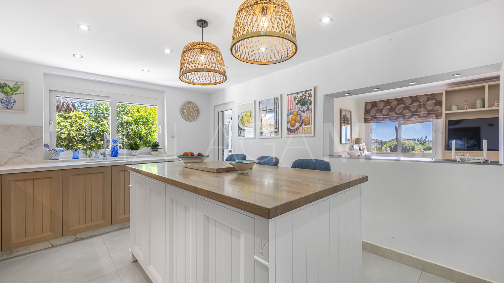 Estepona, villa with 6 bedrooms a la venta