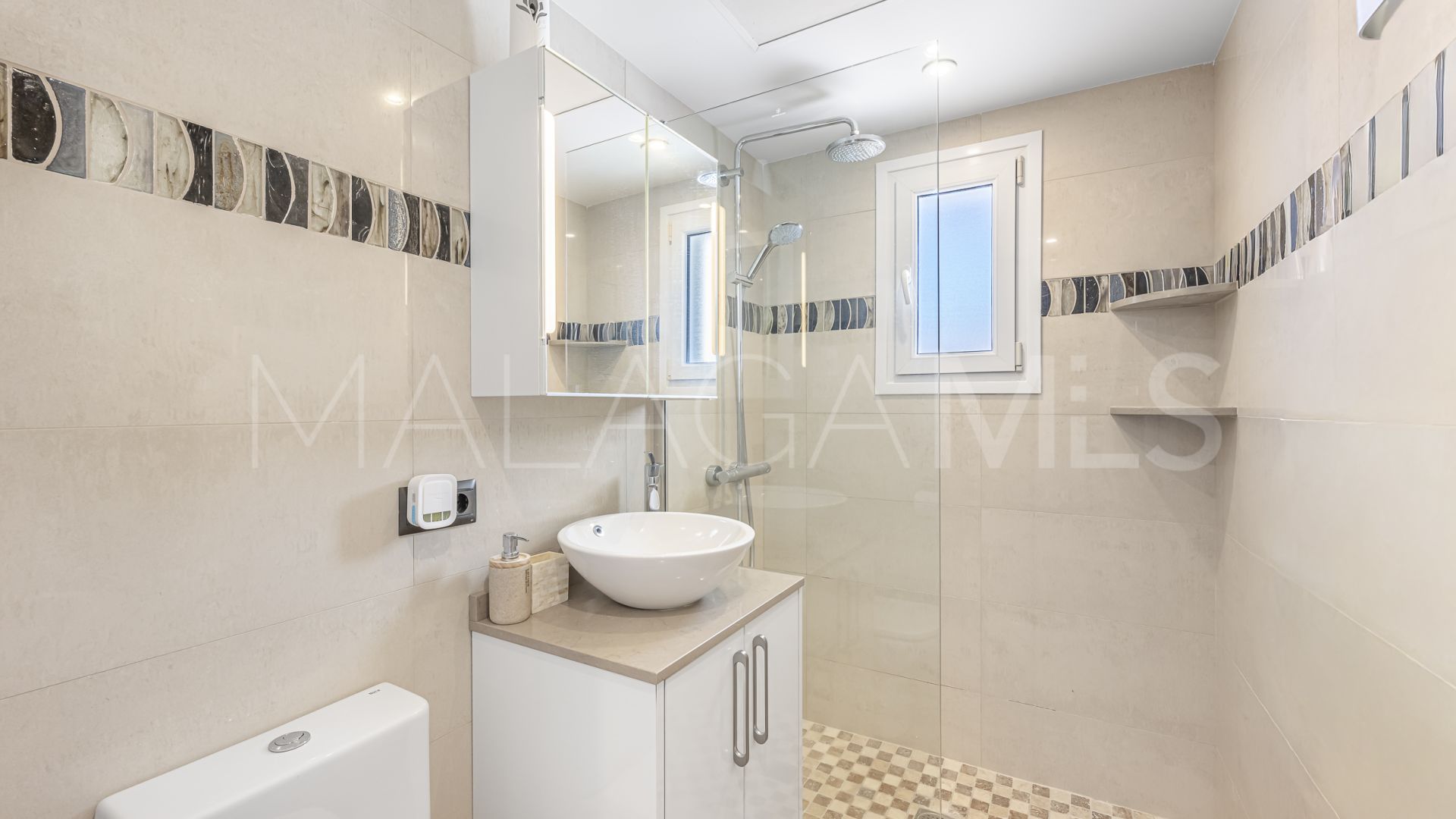 Estepona, villa with 6 bedrooms a la venta