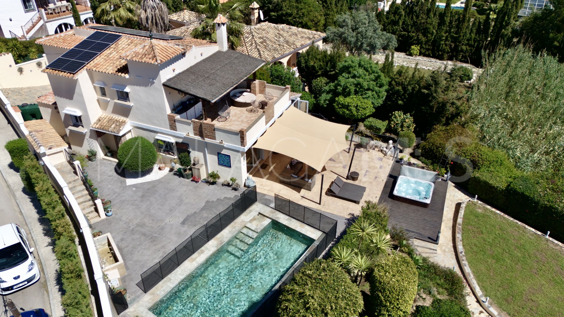 Estepona, villa with 6 bedrooms a la venta