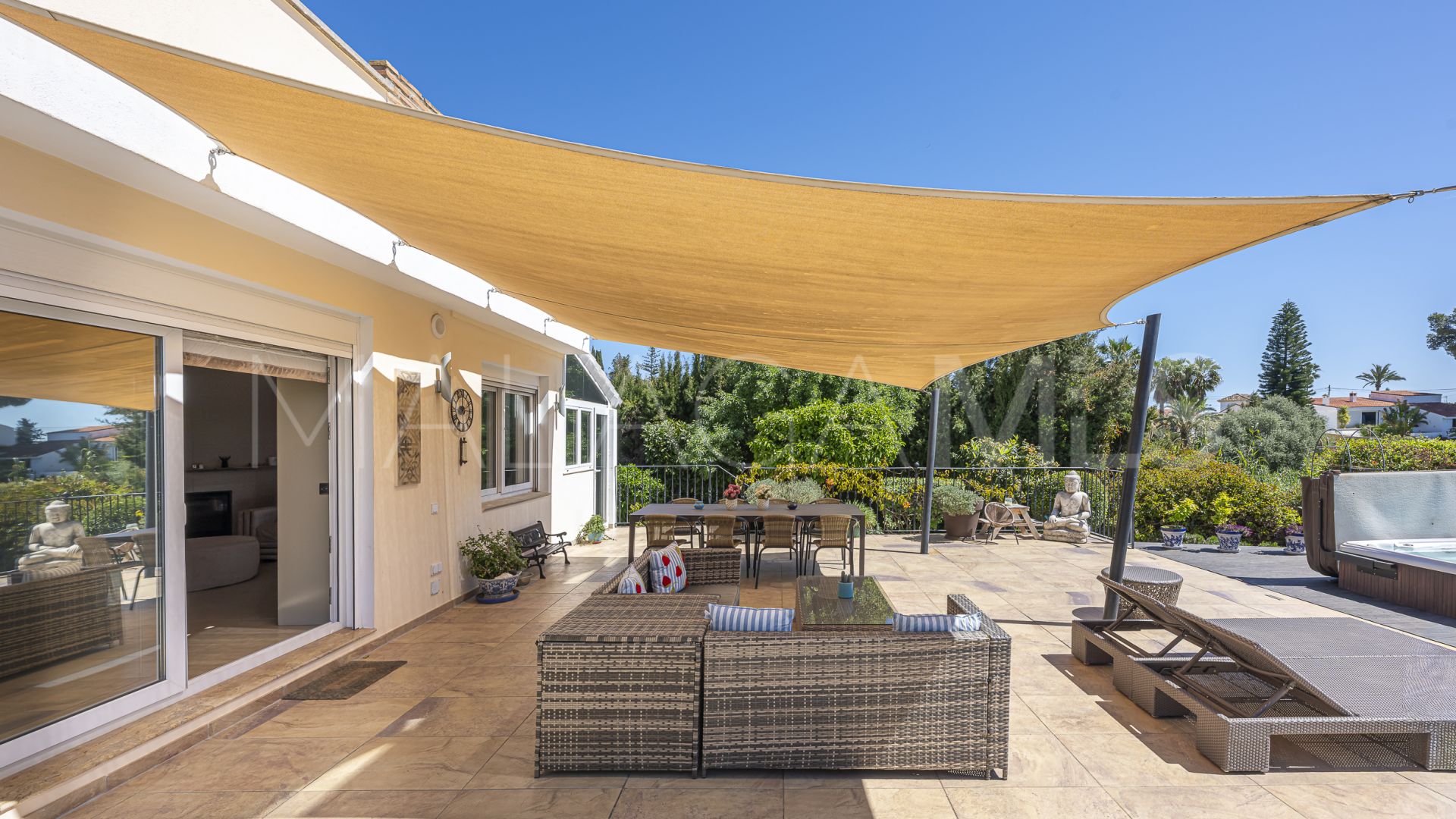 Estepona, villa with 6 bedrooms a la venta