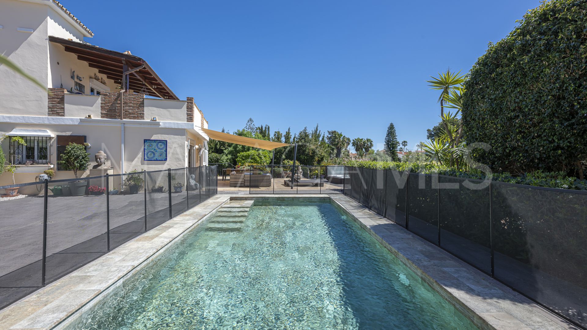 Estepona, villa with 6 bedrooms a la venta