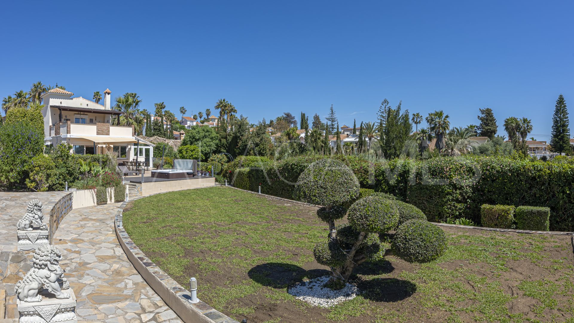Estepona, villa with 6 bedrooms a la venta