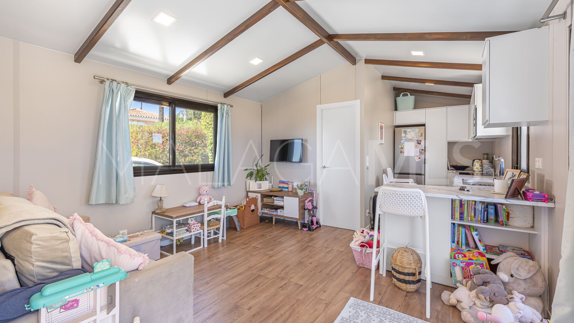 Estepona, villa with 6 bedrooms a la venta