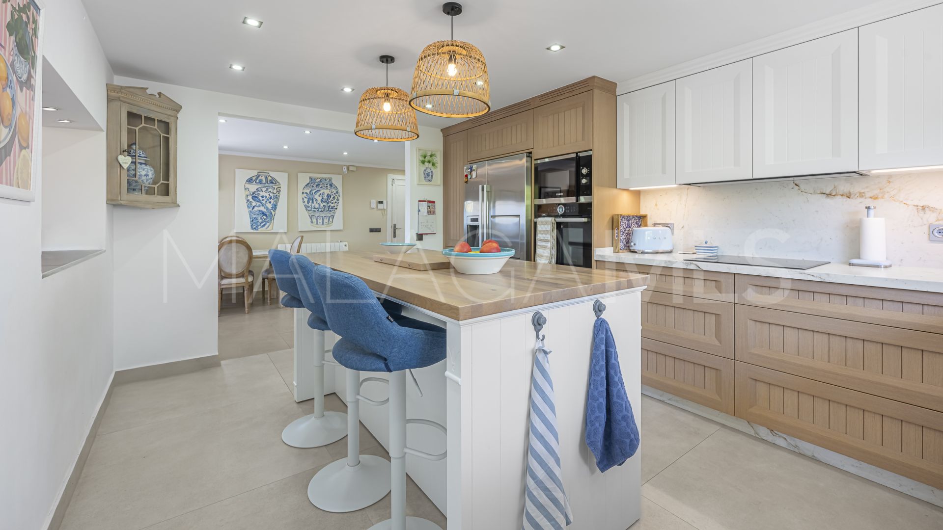 Estepona, villa with 6 bedrooms a la venta