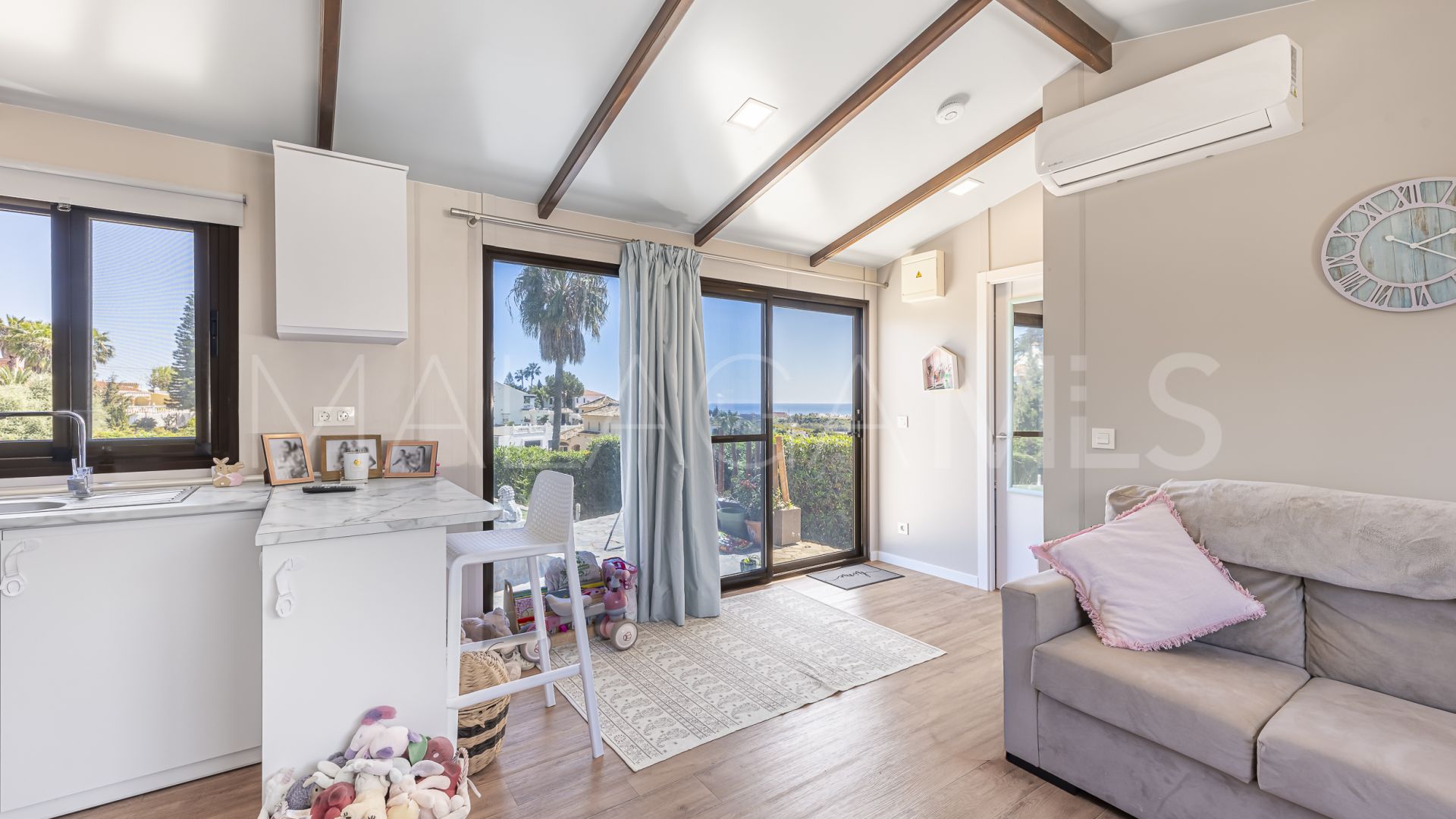 Estepona, villa with 6 bedrooms a la venta