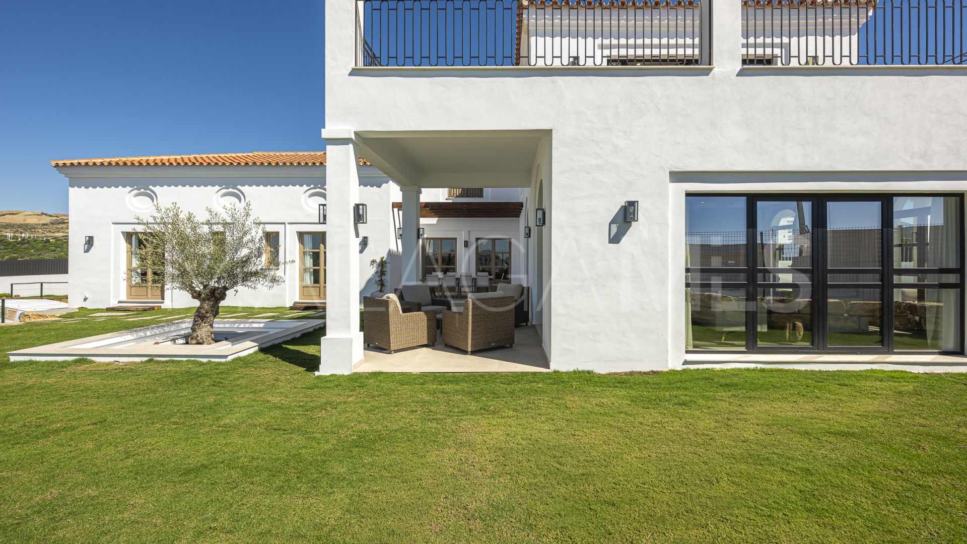 Villa for sale in Estepona