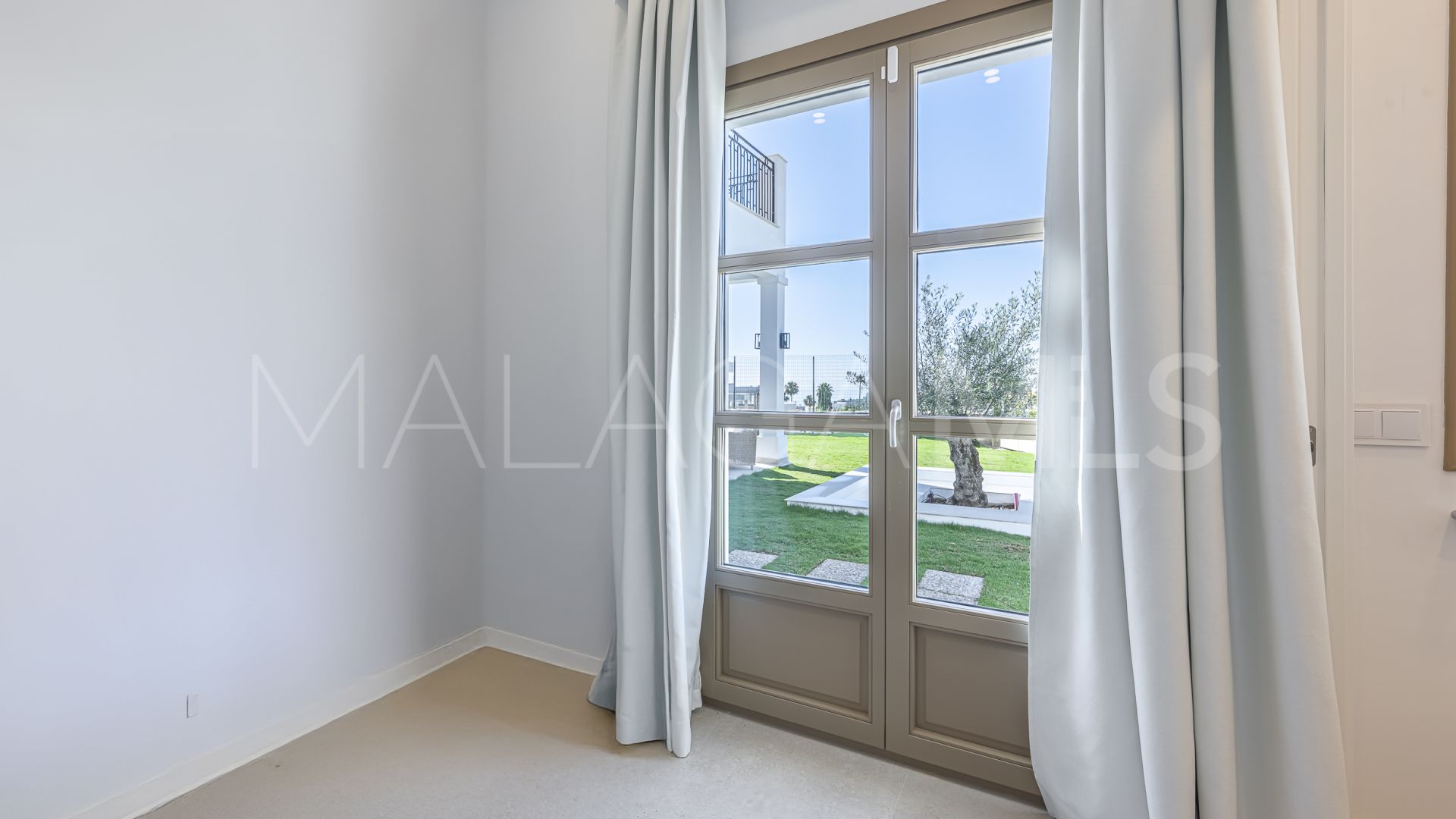 Villa for sale in Estepona
