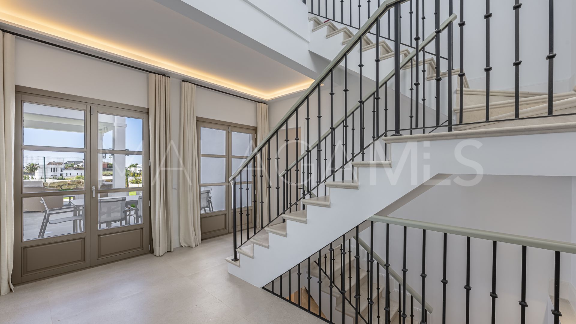 Villa for sale in Estepona