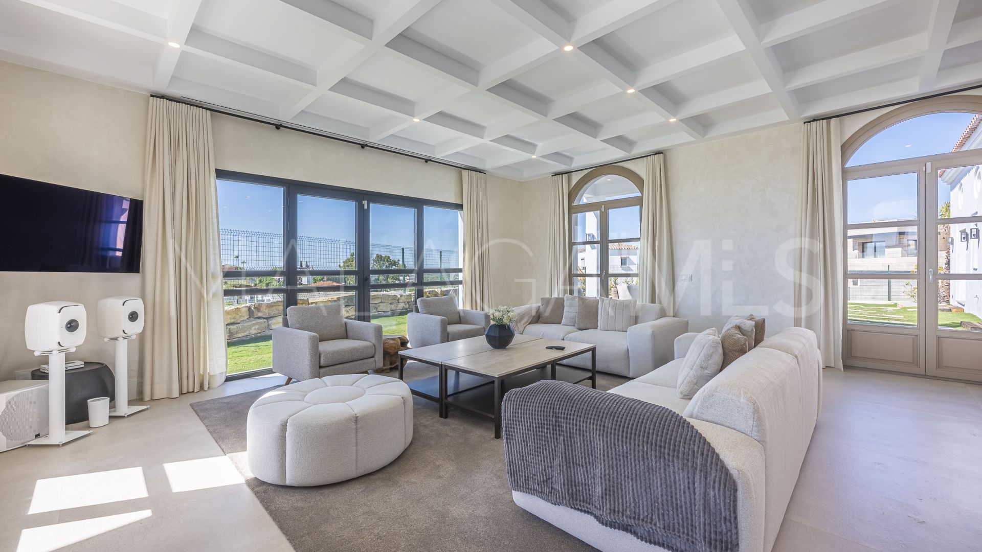 Villa for sale in Estepona