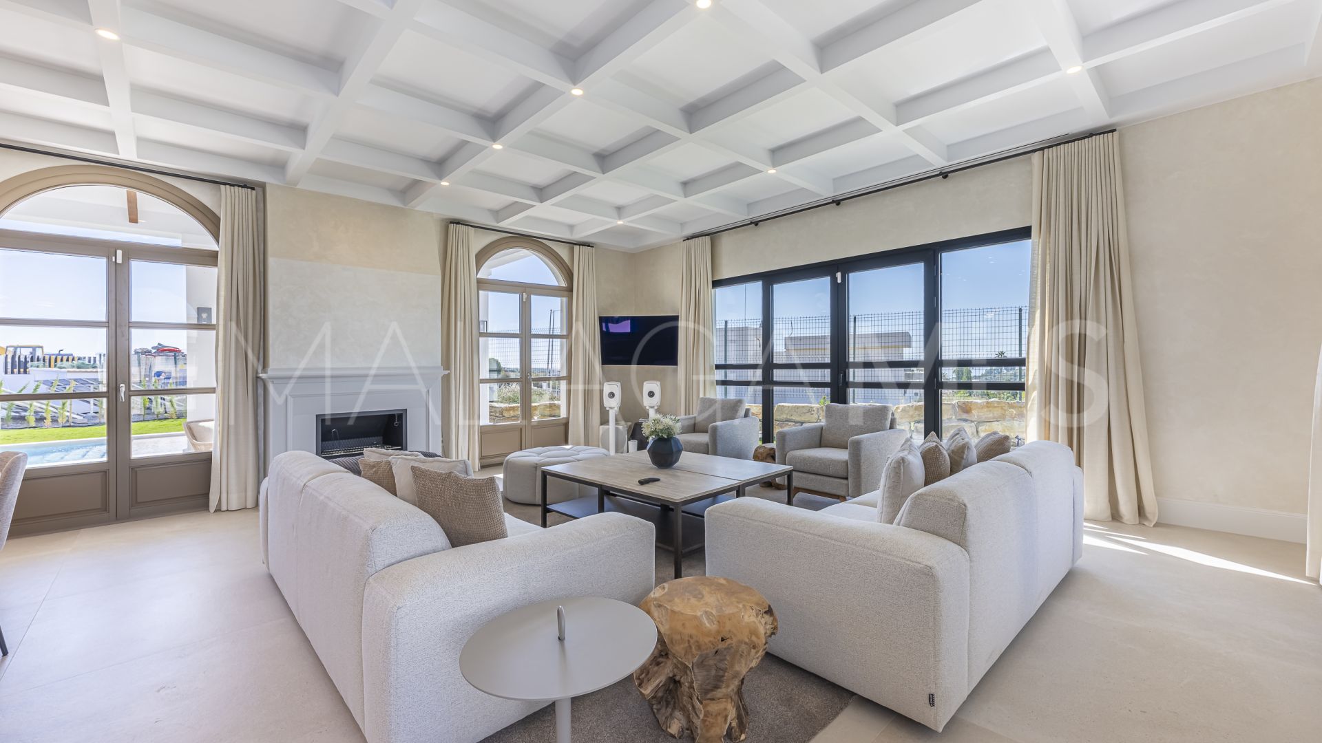 Villa for sale in Estepona