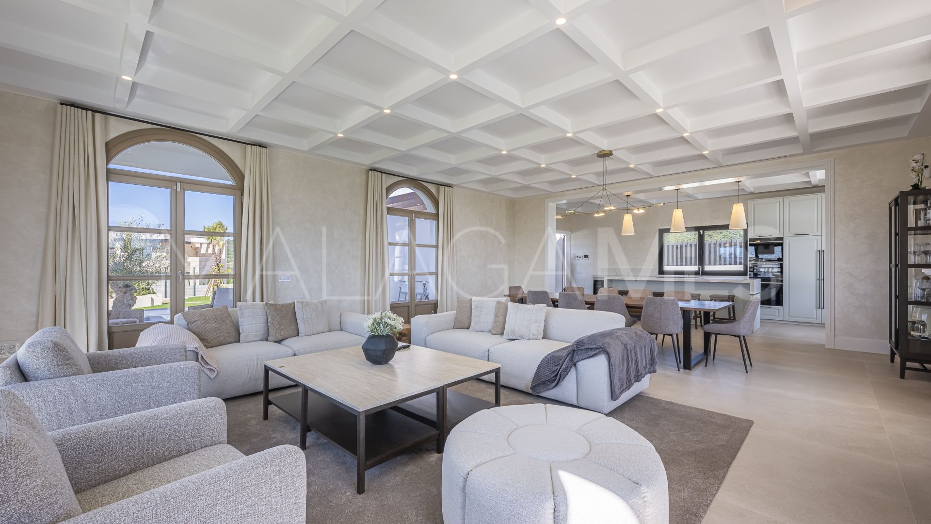 Villa for sale in Estepona