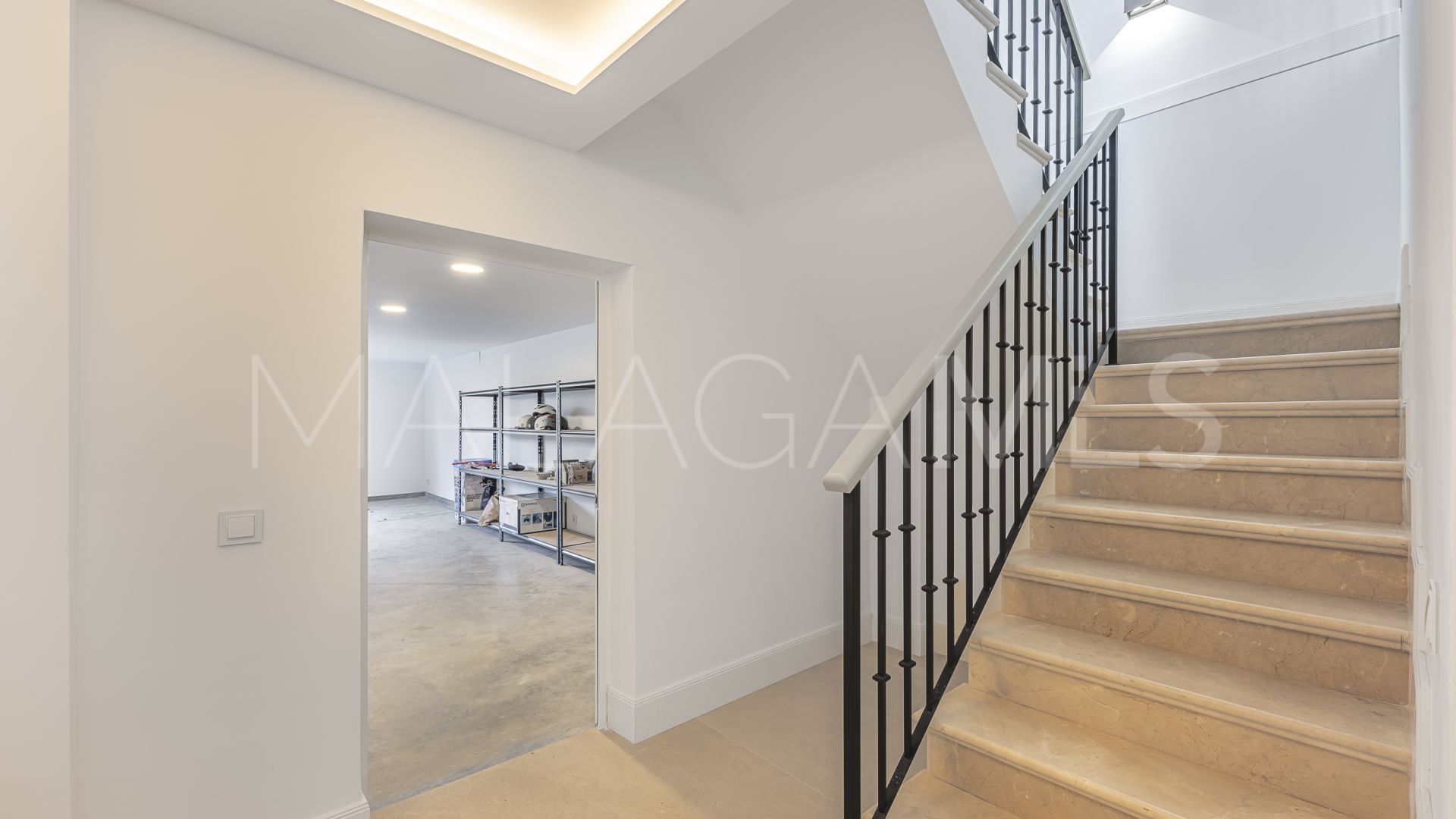 Villa for sale in Estepona