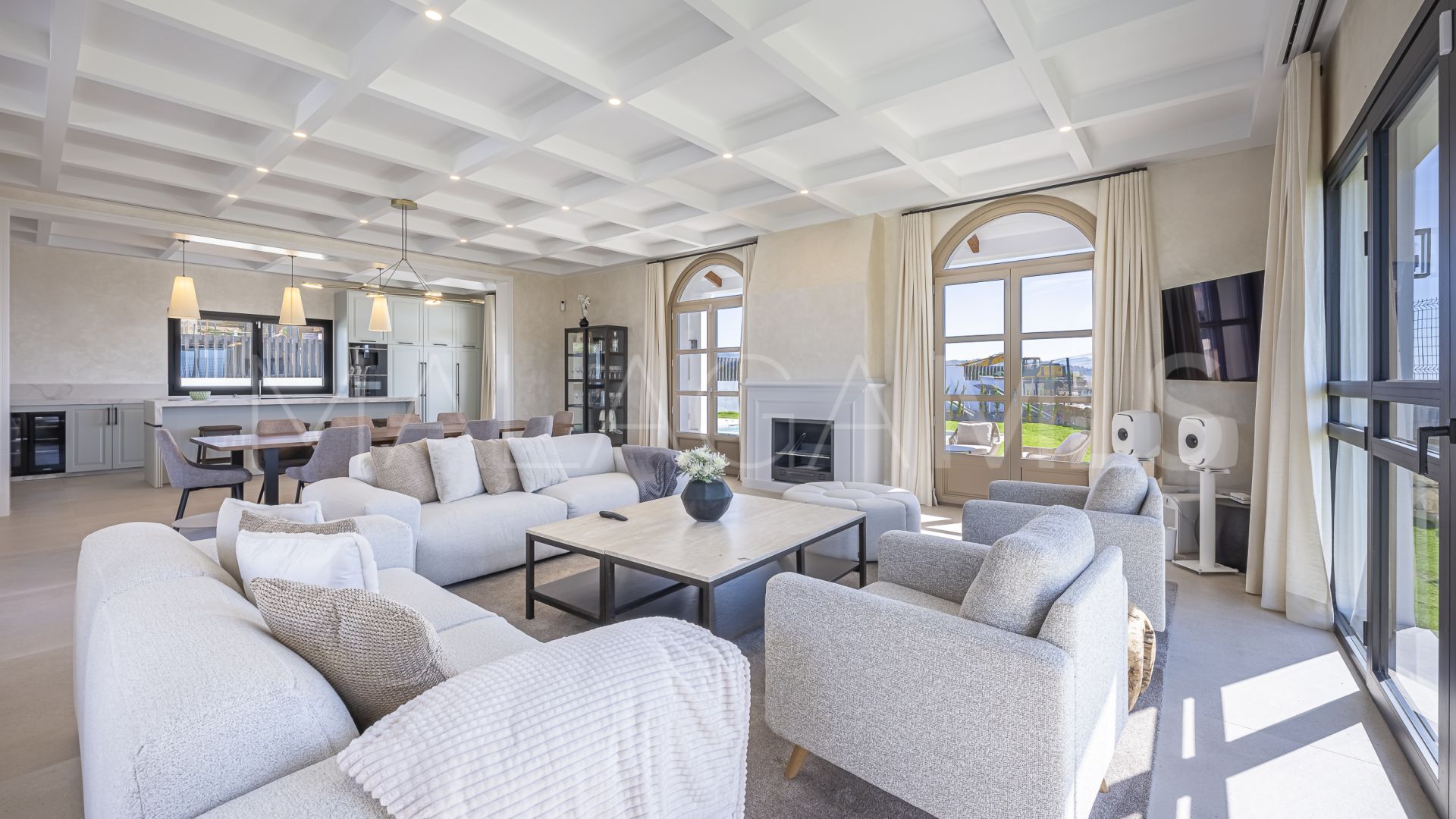 Villa for sale in Estepona
