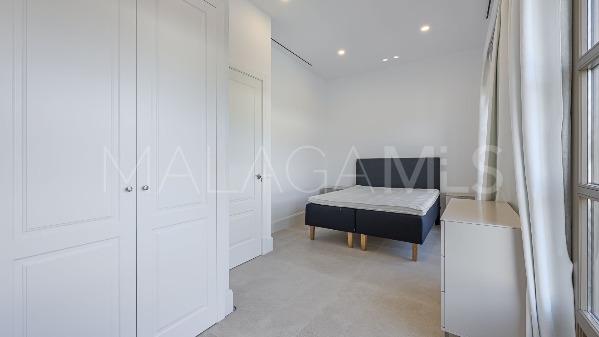 Villa for sale in Estepona