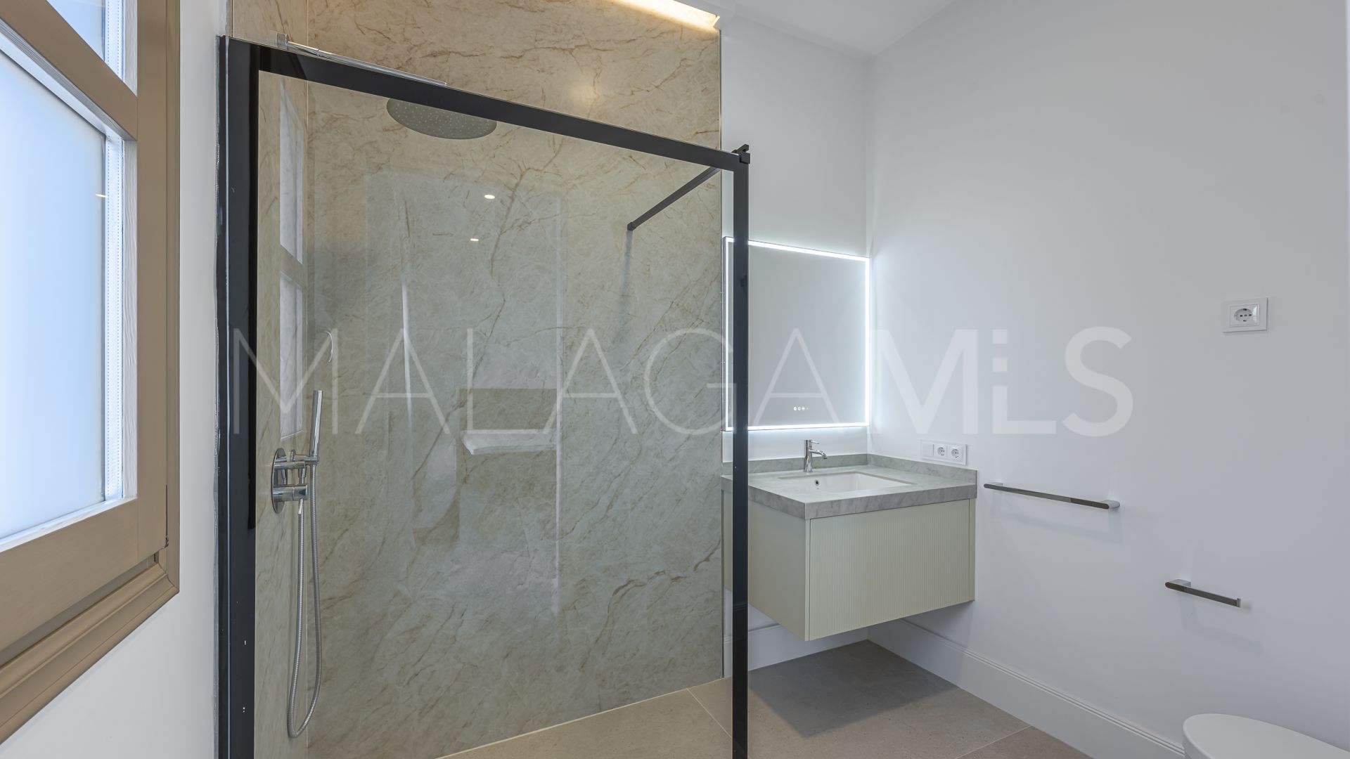 Villa for sale in Estepona