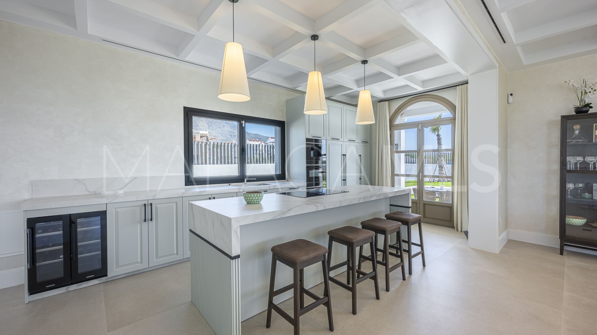 Villa for sale in Estepona