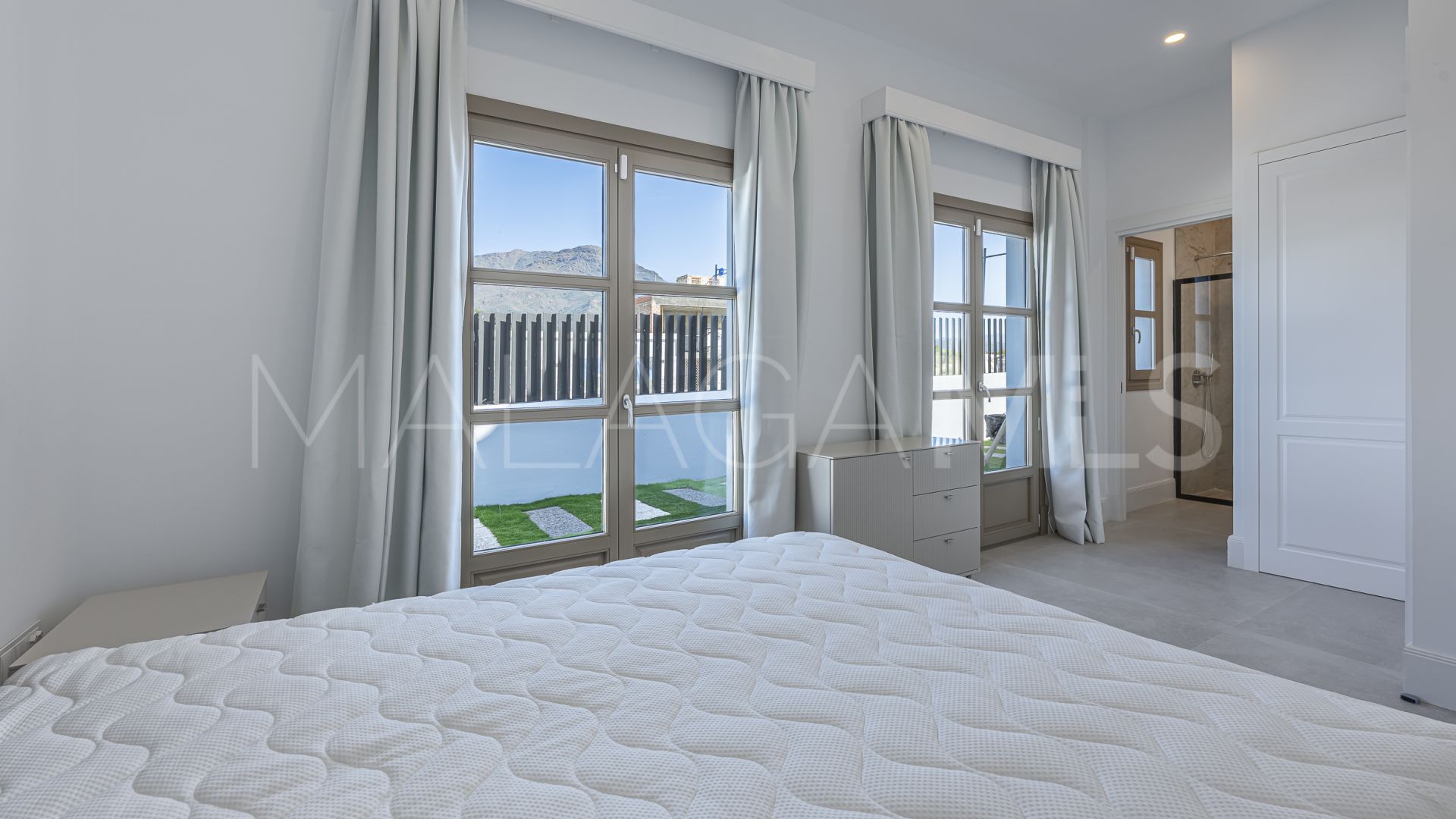 Villa for sale in Estepona