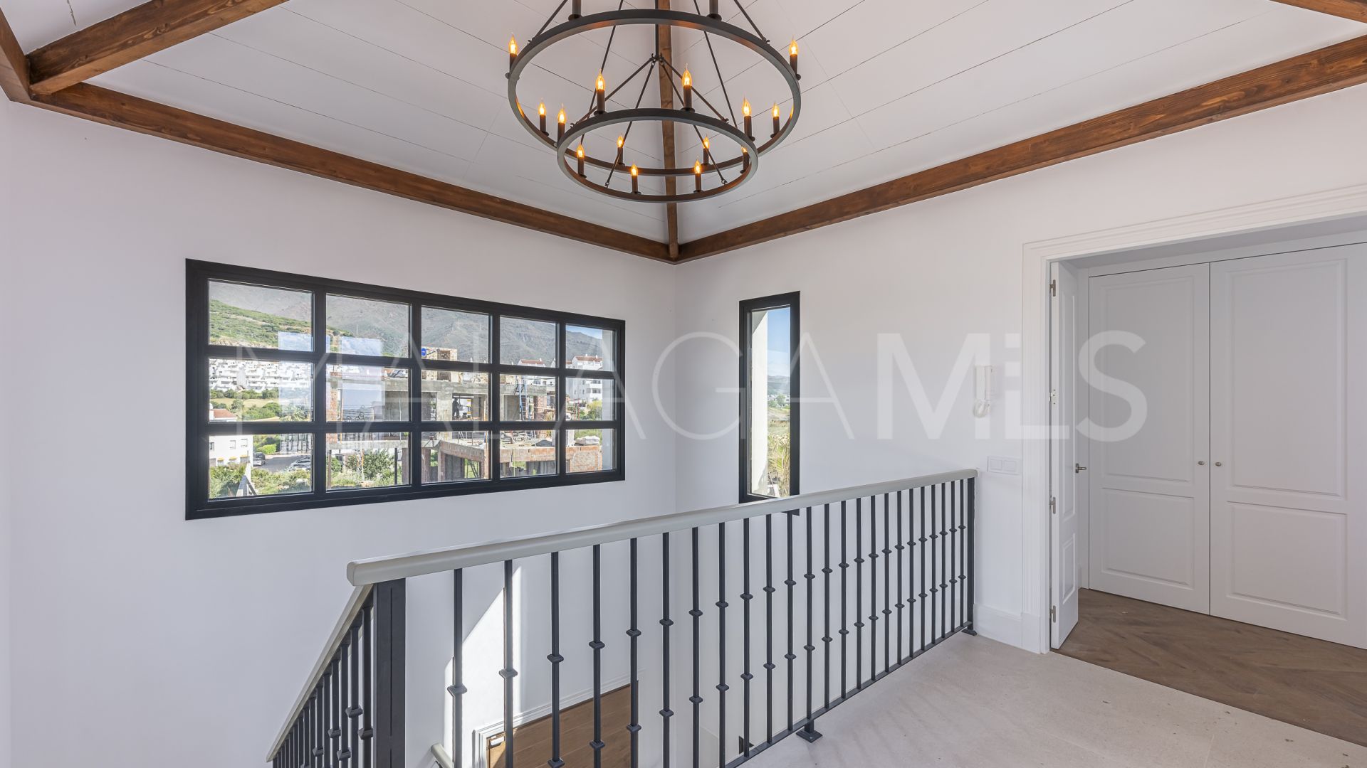 Villa for sale in Estepona