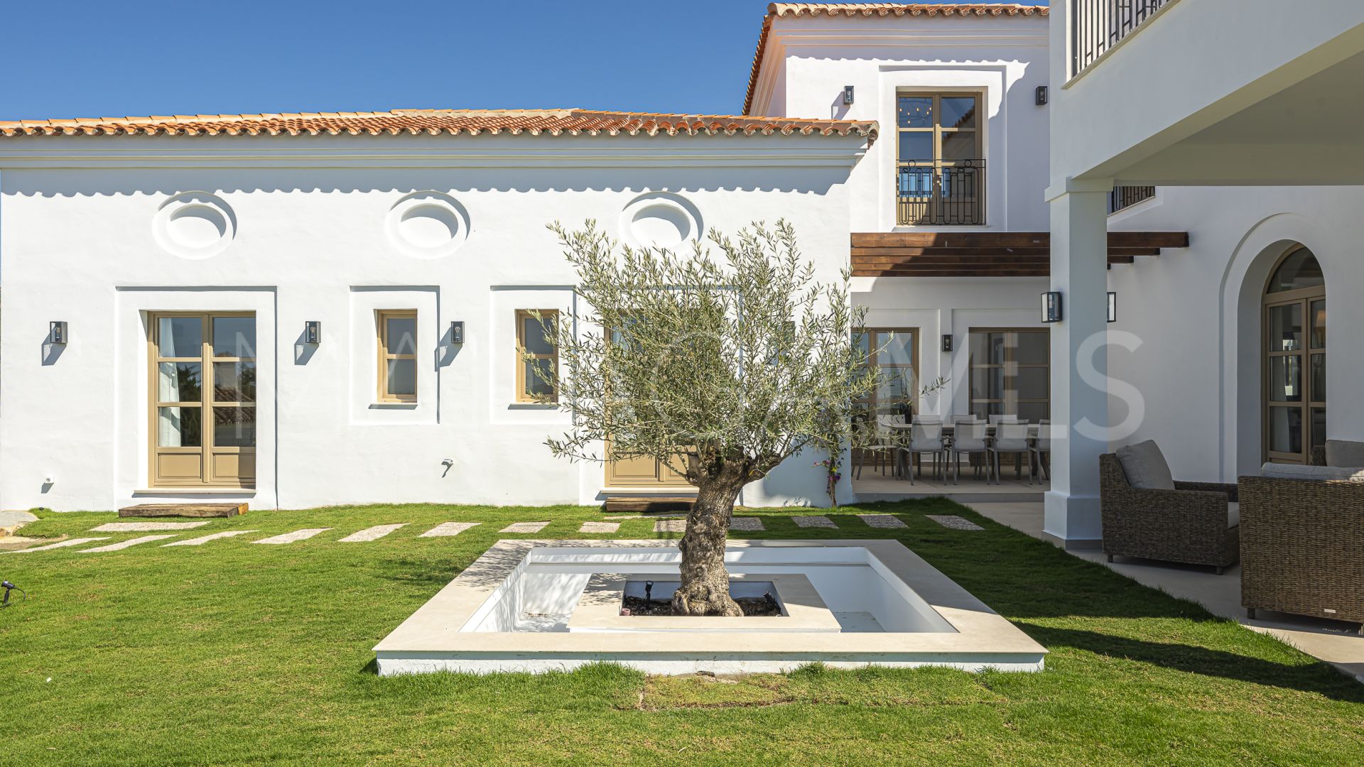 Villa for sale in Estepona