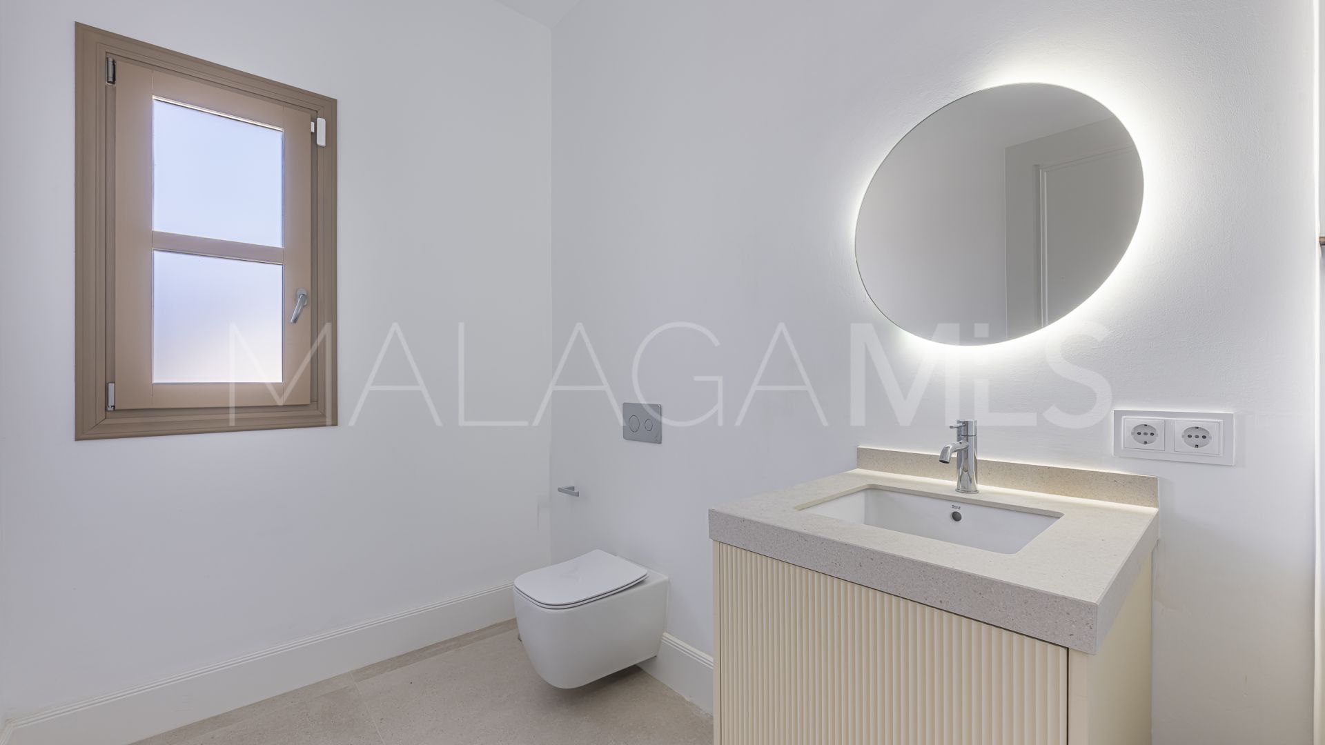 Villa for sale in Estepona
