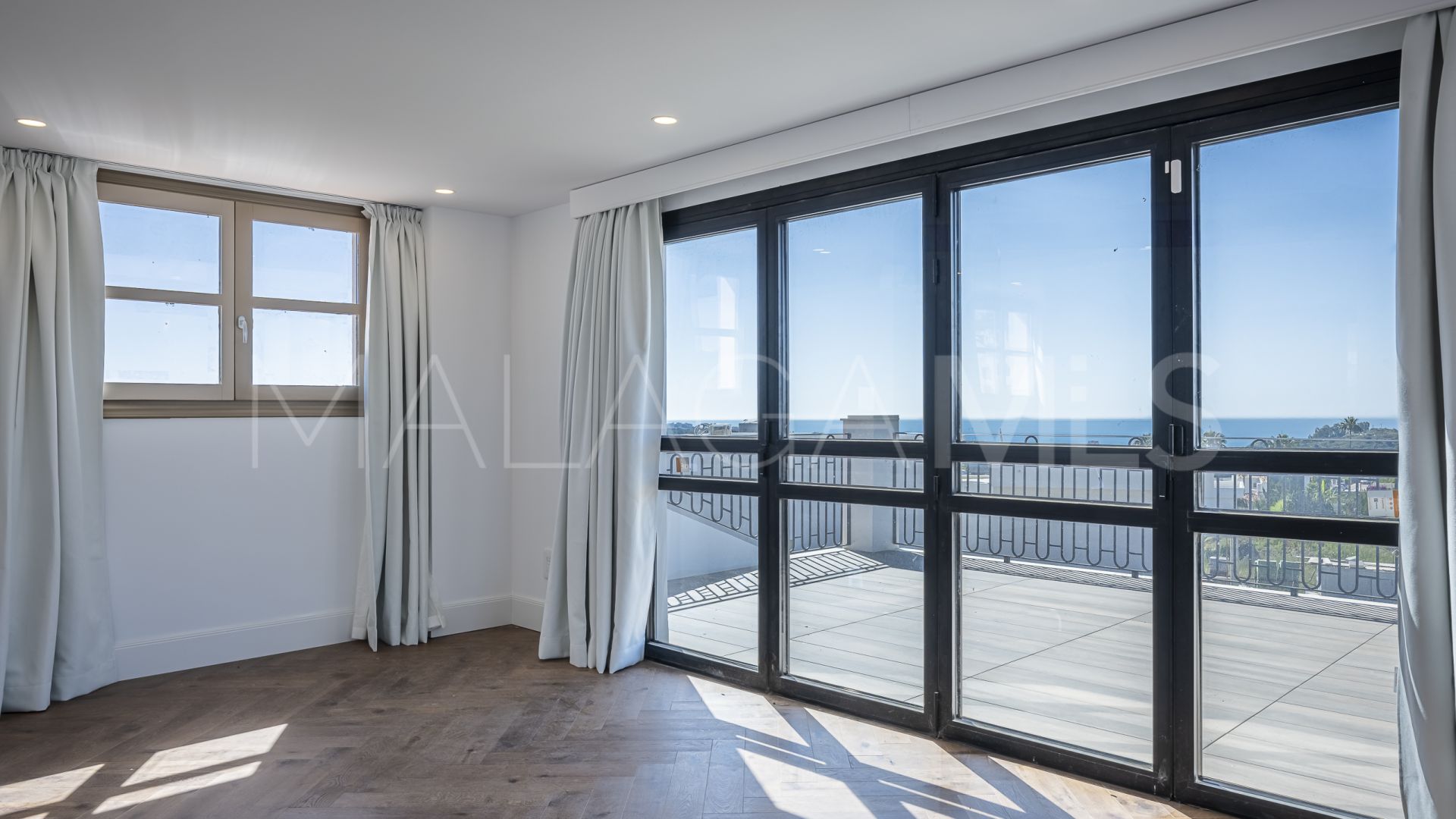 Villa for sale in Estepona