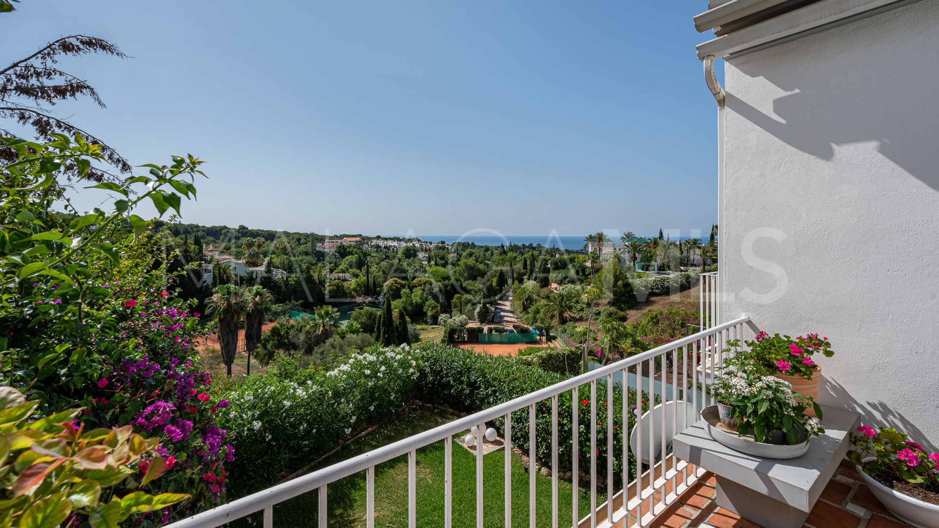 Adosado for sale with 3 bedrooms in Marbella Hill Club