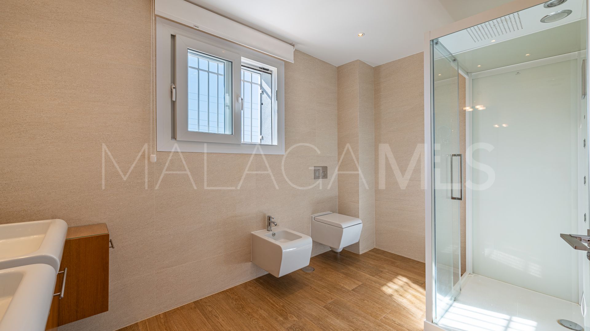 Adosado for sale with 3 bedrooms in Marbella Hill Club