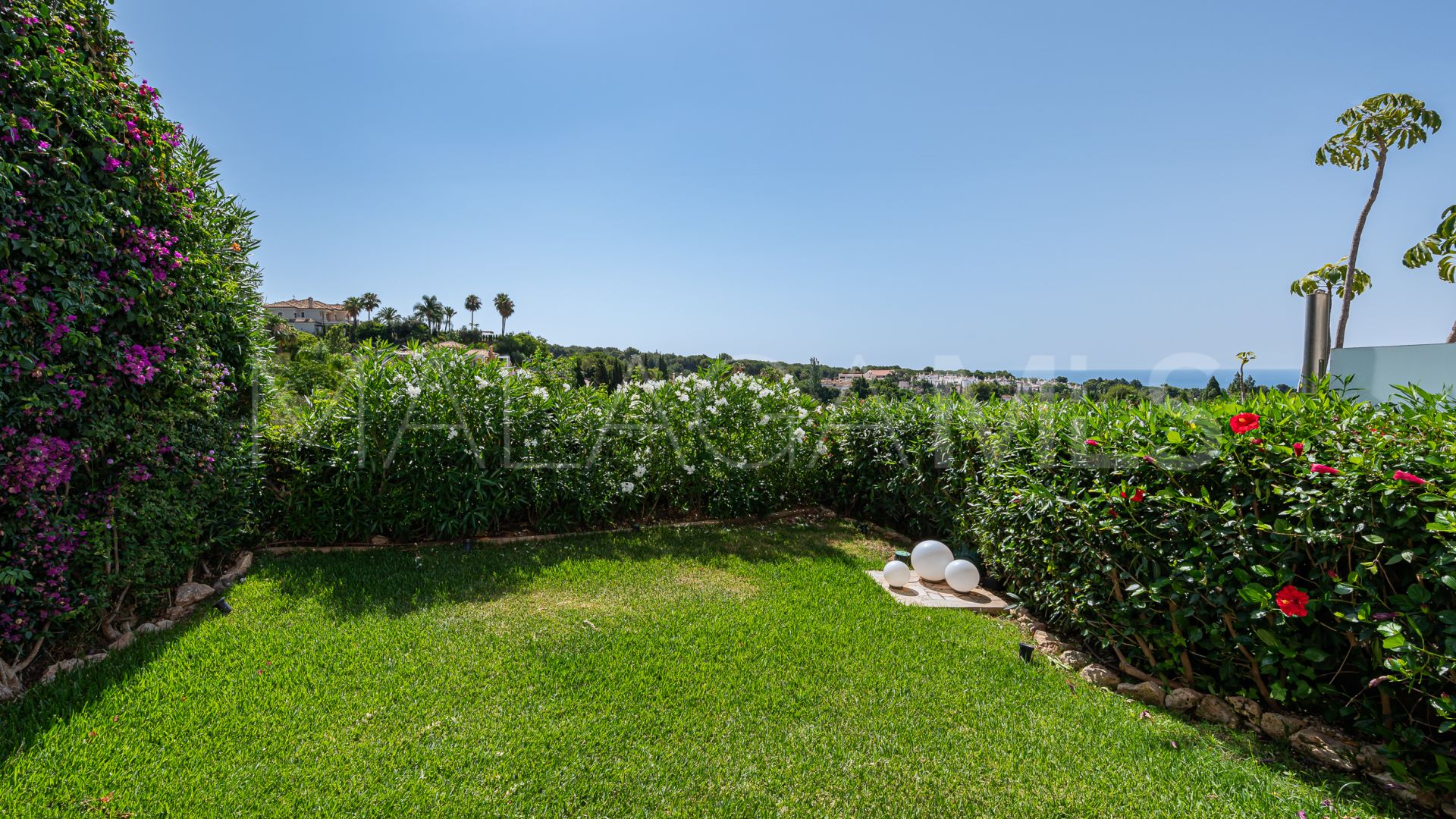 Adosado for sale with 3 bedrooms in Marbella Hill Club