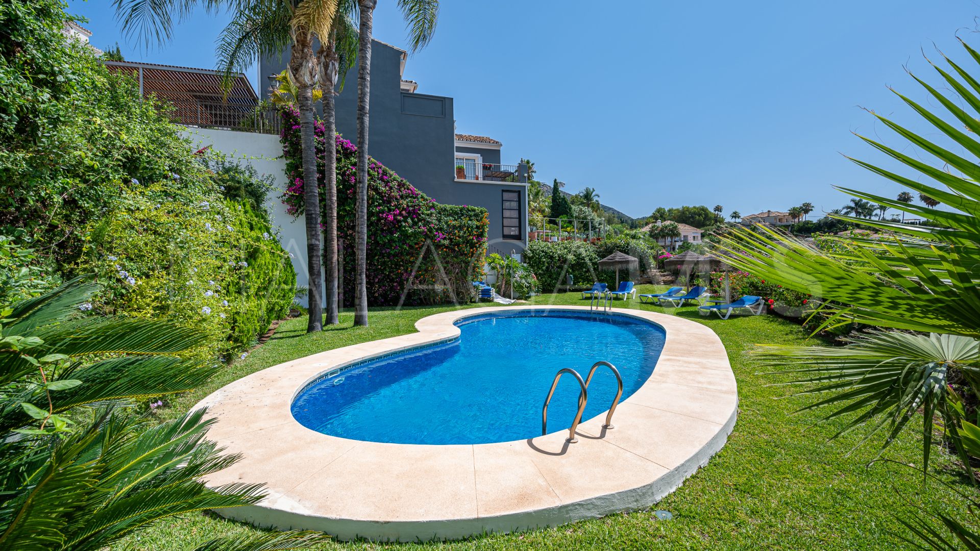 Adosado for sale with 3 bedrooms in Marbella Hill Club
