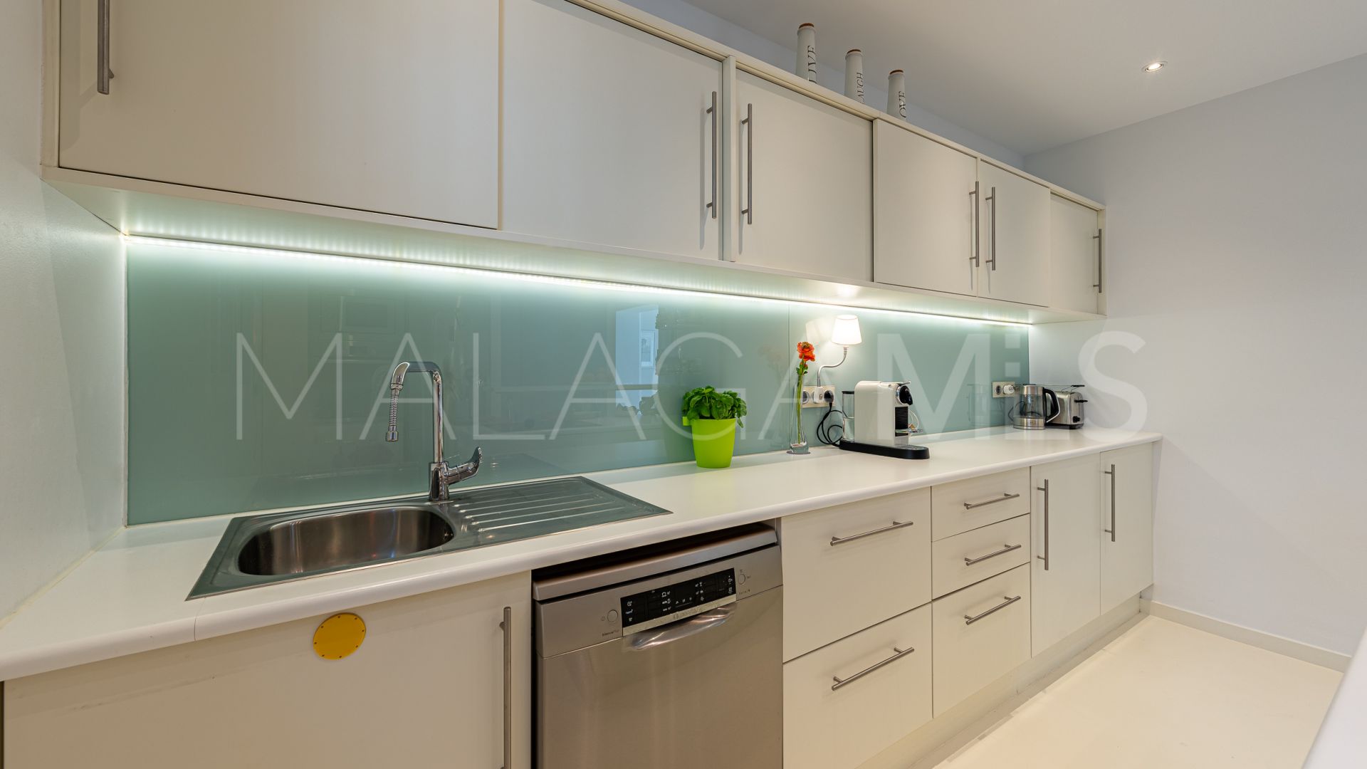 Adosado for sale with 3 bedrooms in Marbella Hill Club