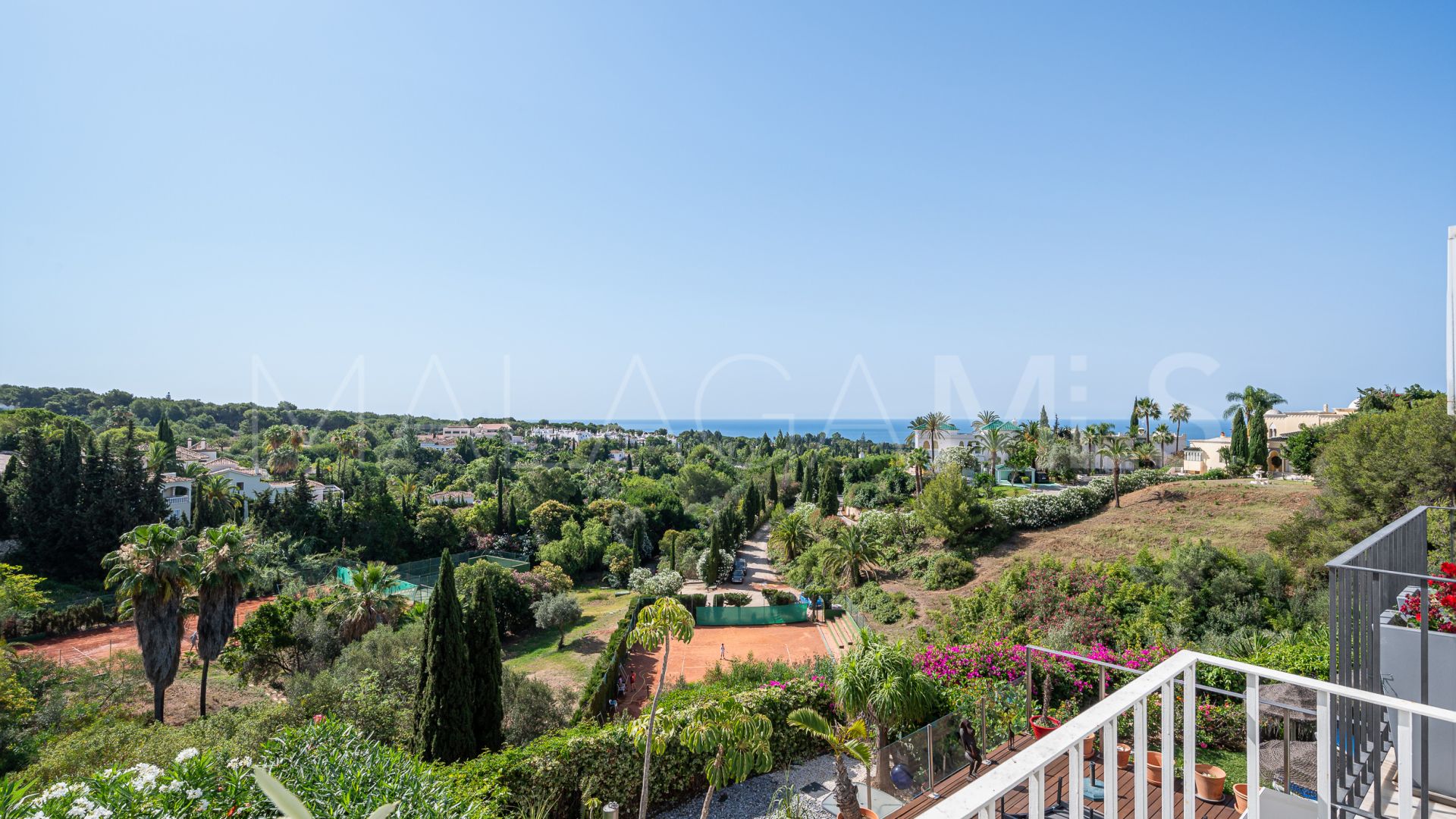 Adosado for sale with 3 bedrooms in Marbella Hill Club