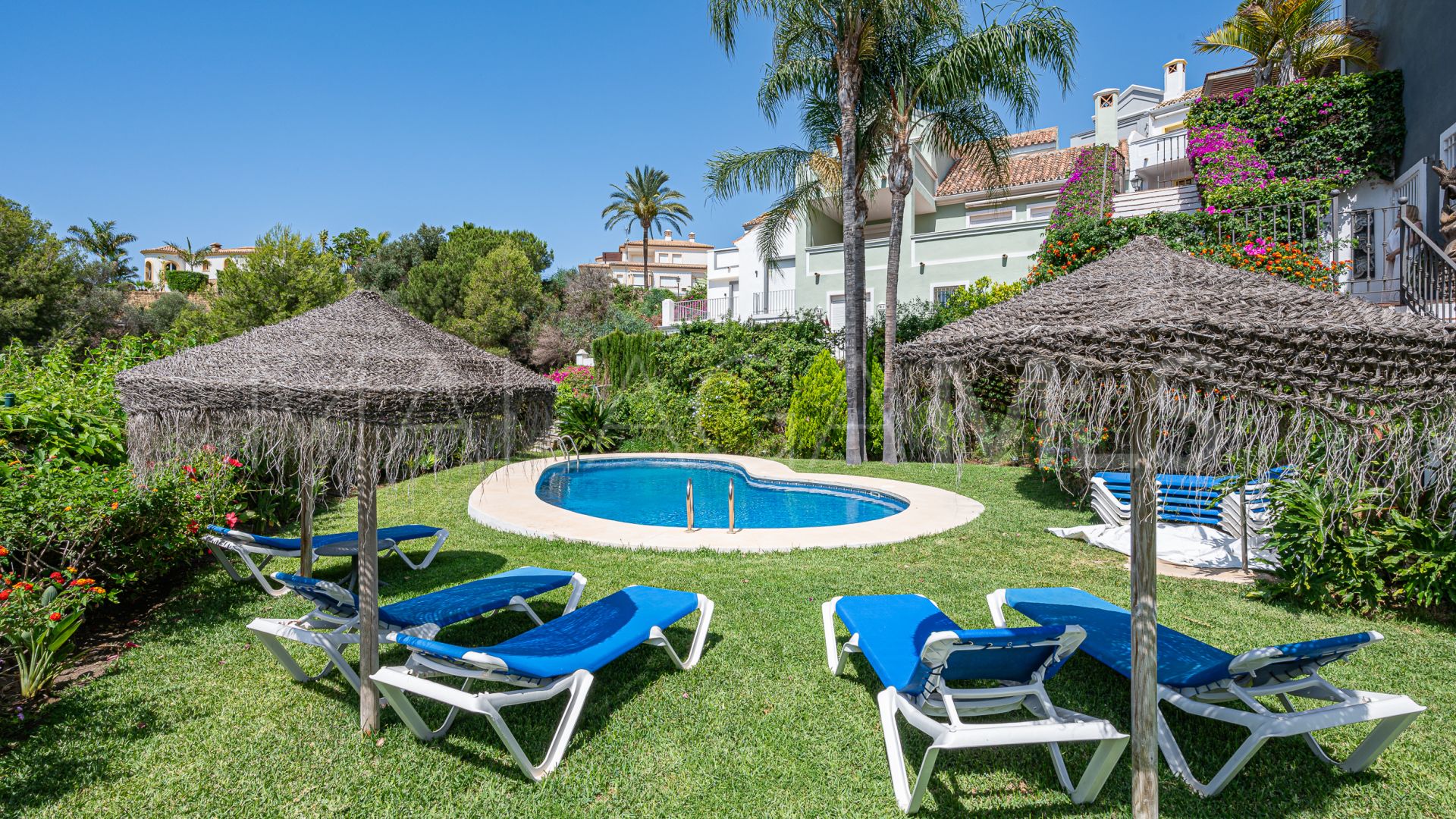 Adosado for sale with 3 bedrooms in Marbella Hill Club