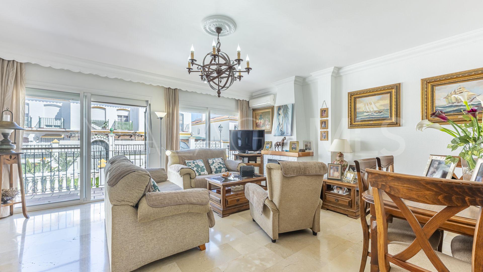 Maison de ville for sale in Estepona