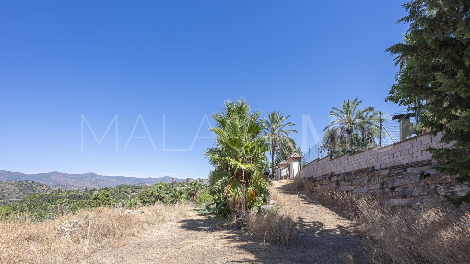 Finca for sale in Estepona