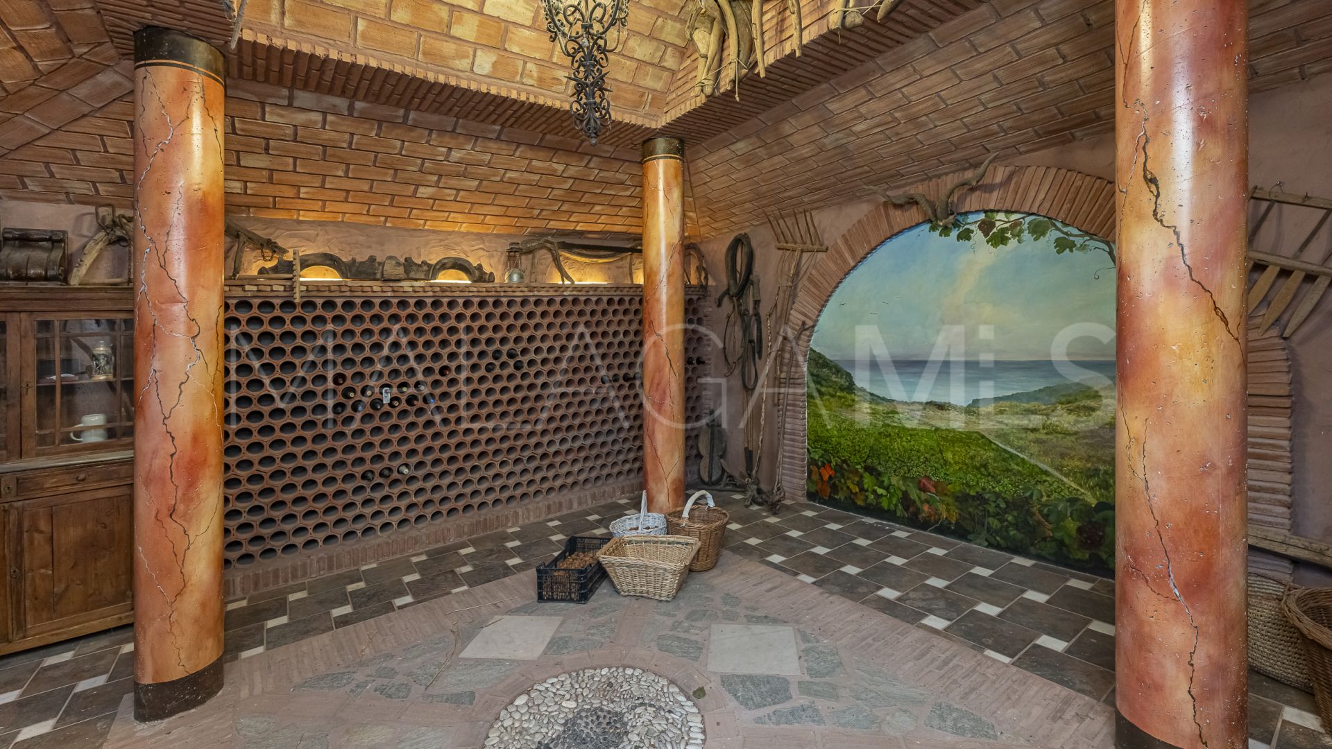 Finca for sale in Estepona