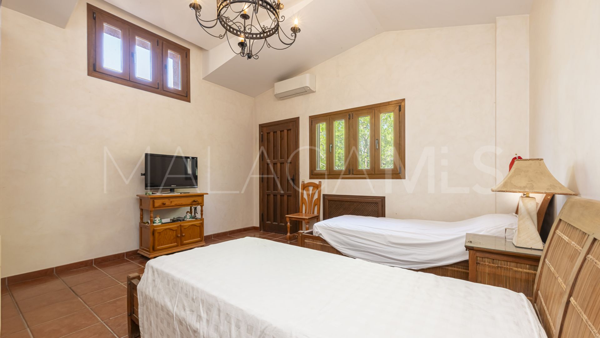 Finca for sale in Estepona