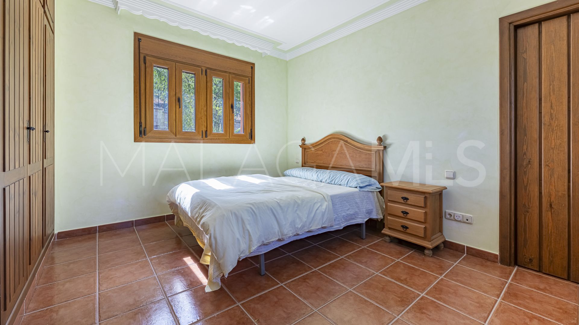 Finca for sale in Estepona