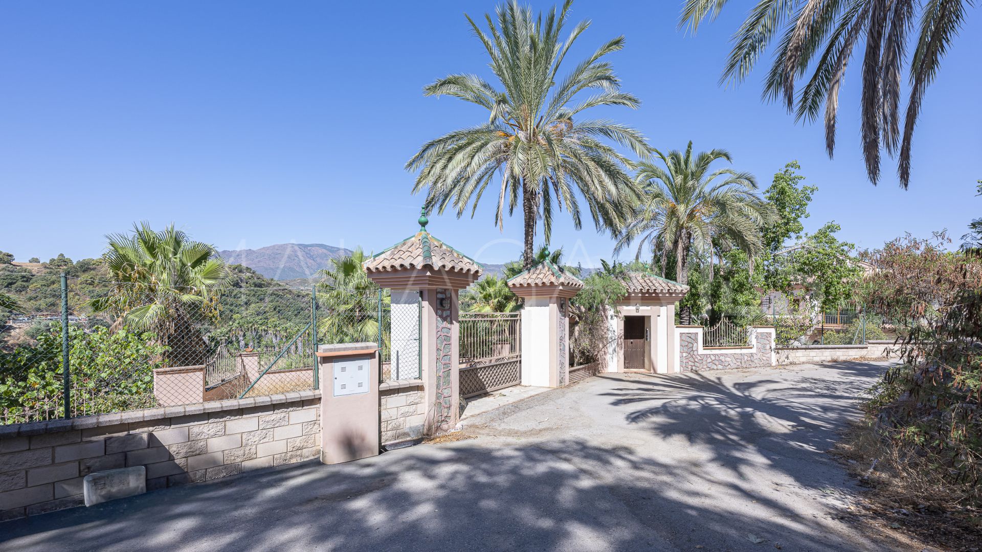 Finca for sale in Estepona