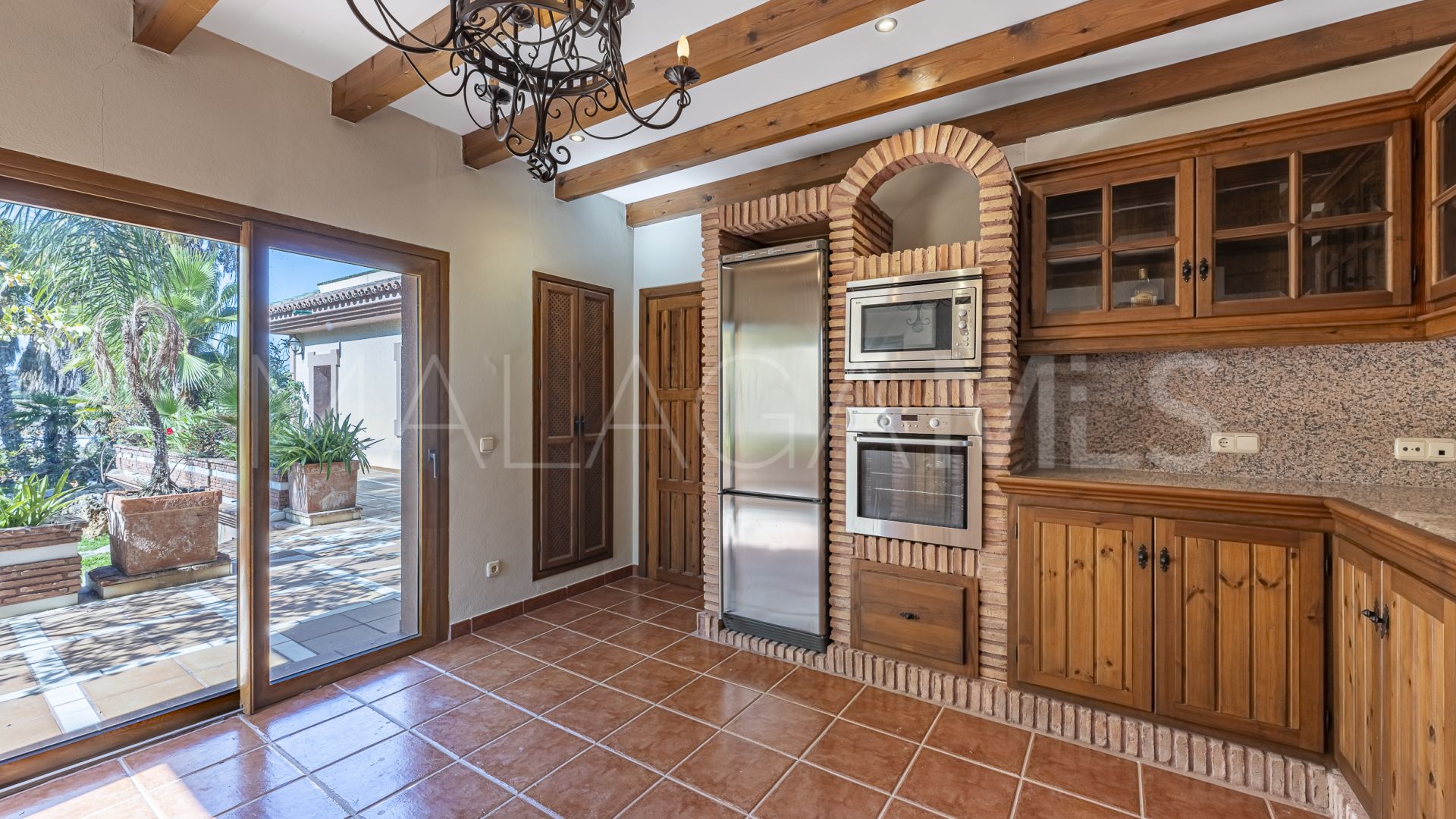 Finca for sale in Estepona